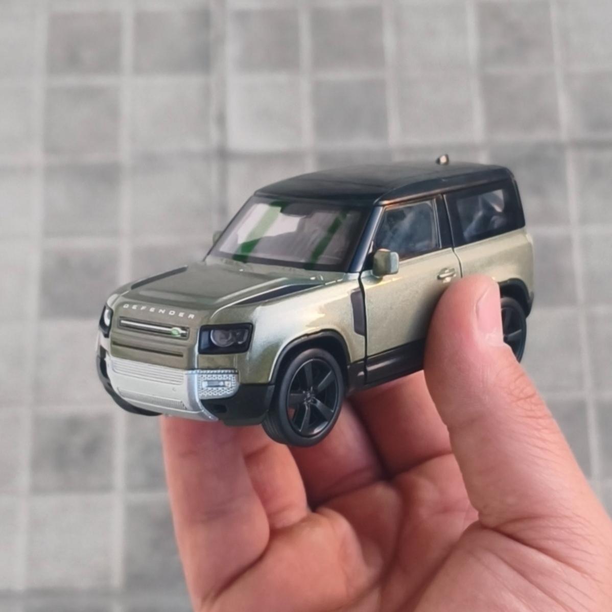 ماکت ماشین Land Rover Defender . سبز رنگ WELLY