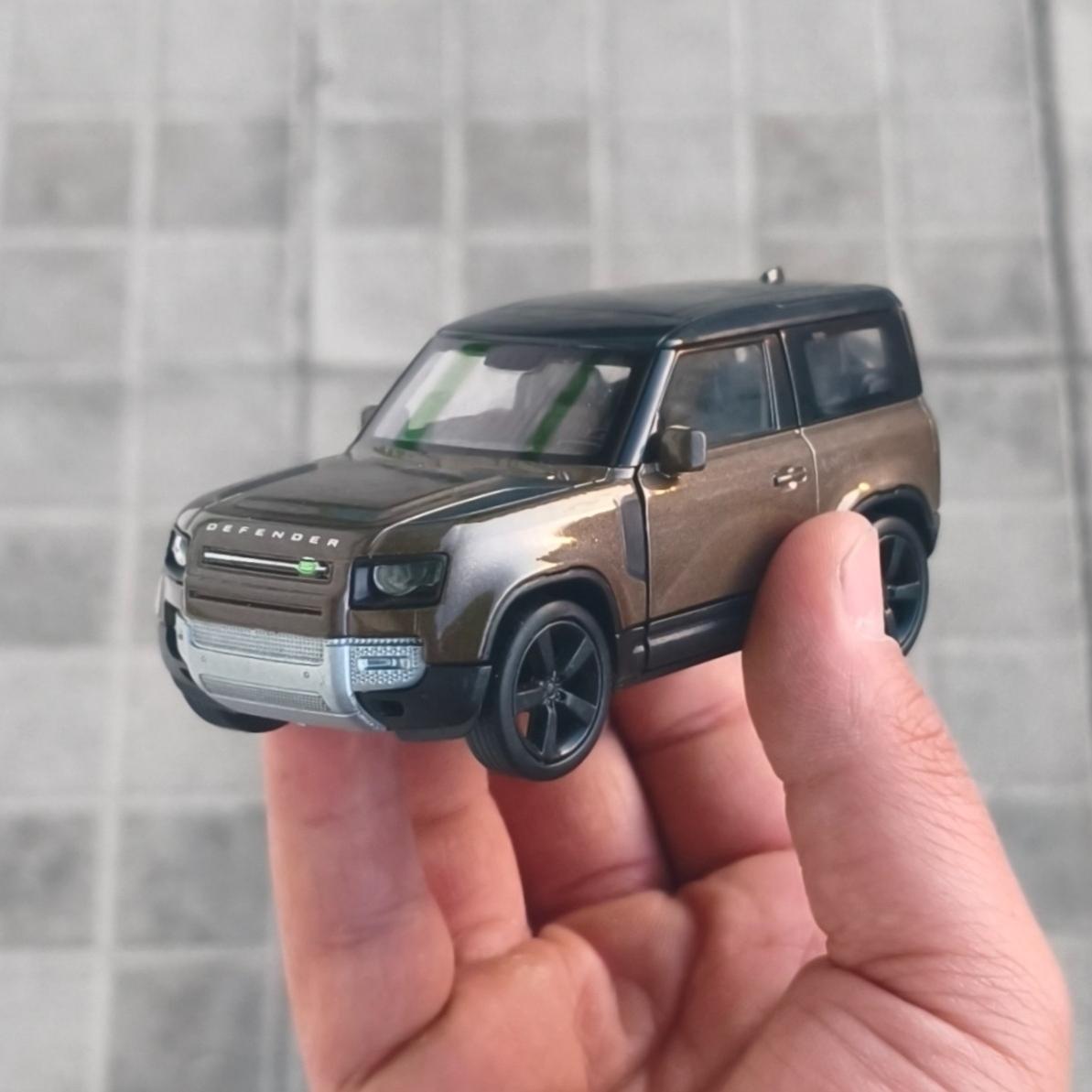 ماکت ماشین Land Rover Defender . قهوه ای رنگ WELLY