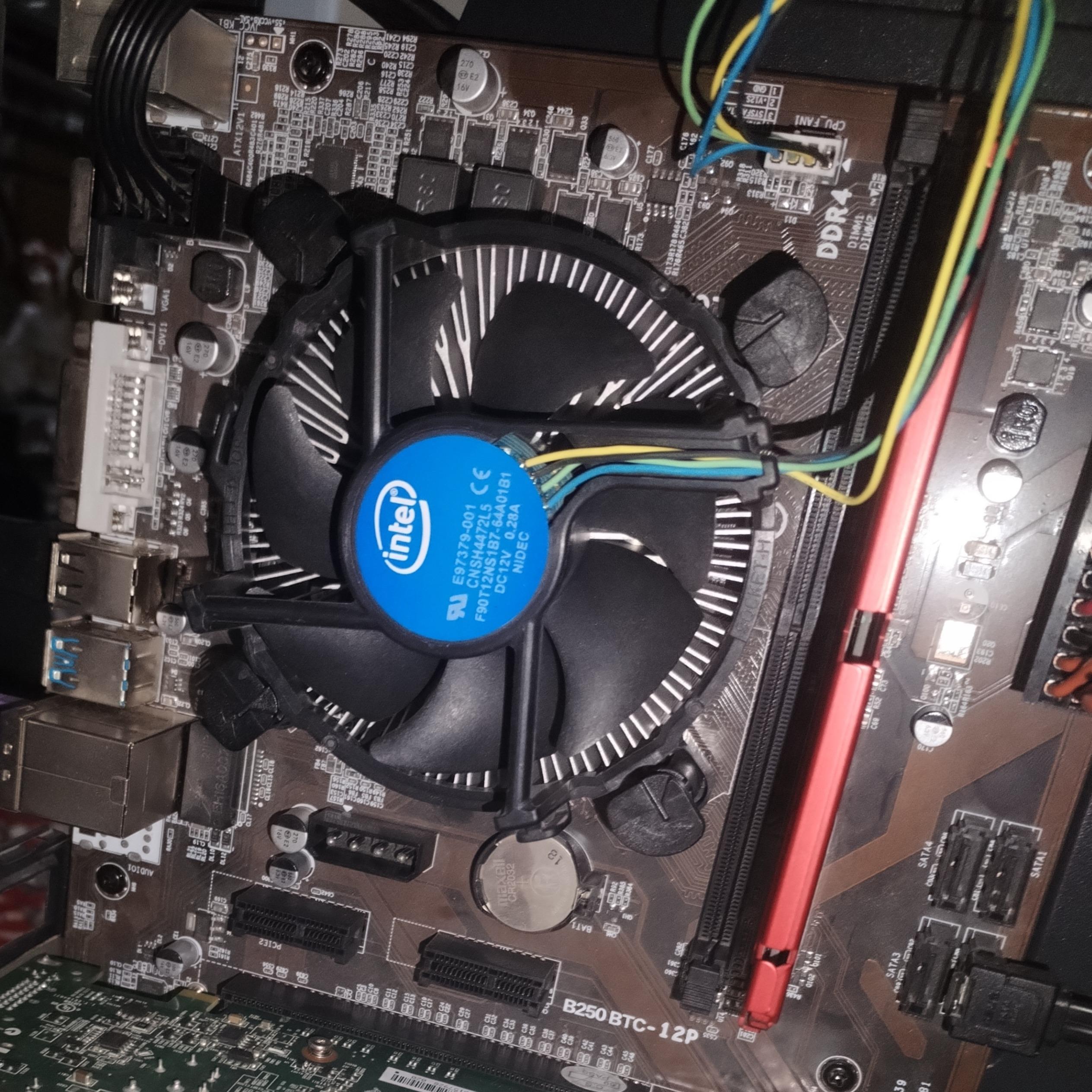 باندل مادربرد b250 با پردازنده g4400 با فن cpu