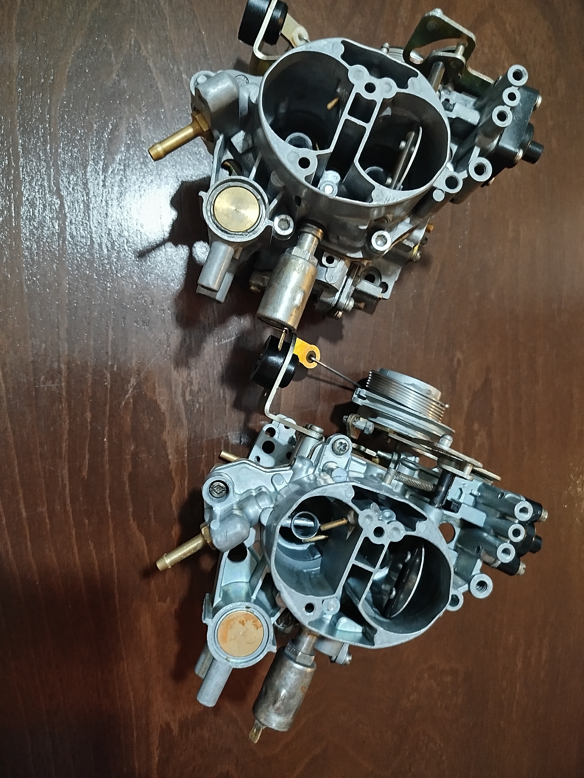 کاربراتور پژو 2000