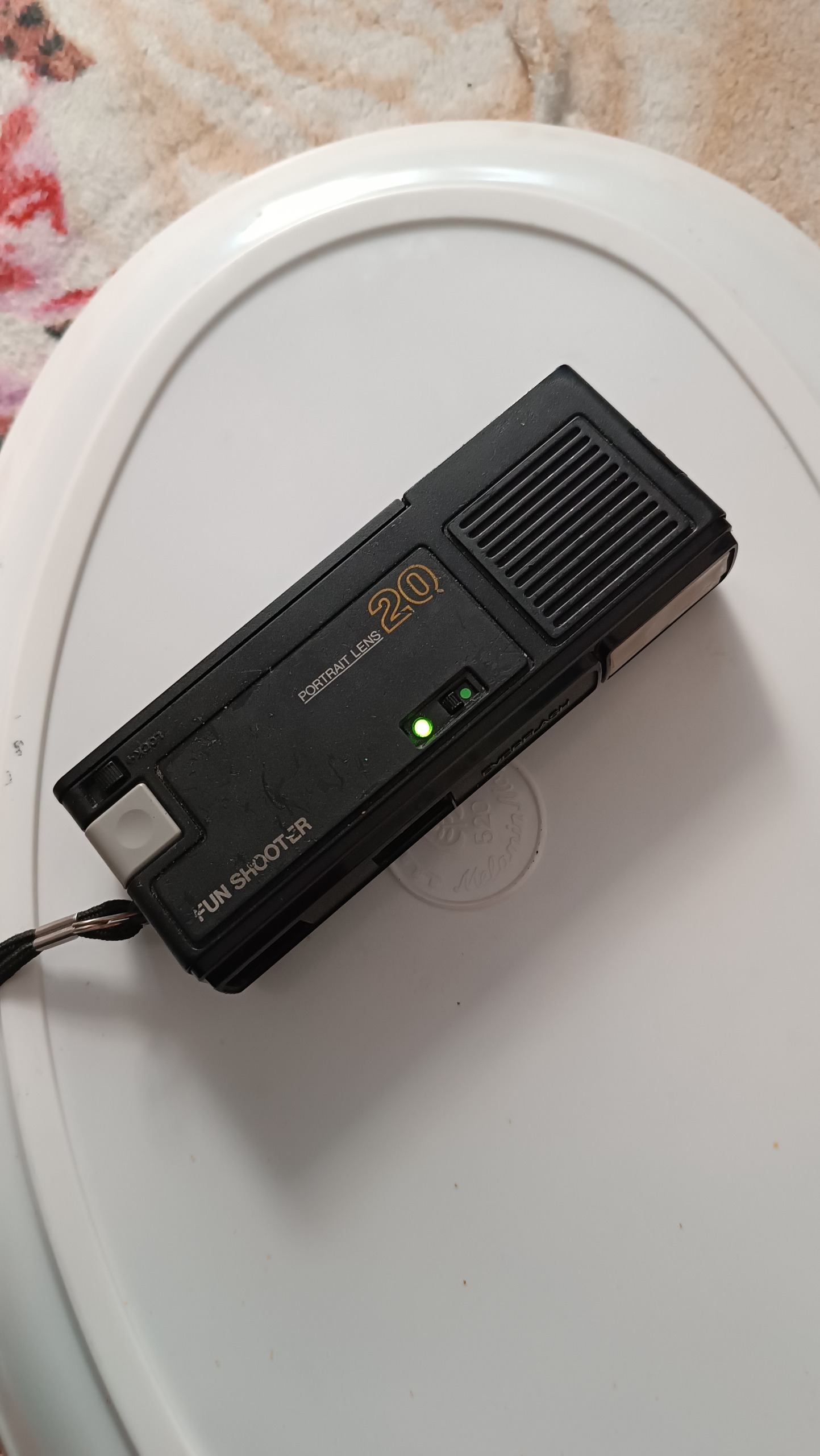 دوربین قدیمی آمریکایی فان شاتر توضیحات دارد