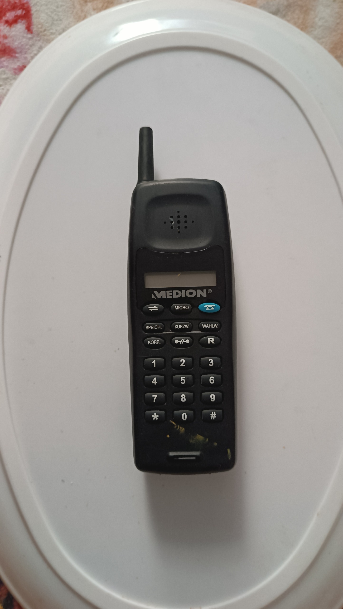 تلفن مدیون آلمانی توضیحات دارد