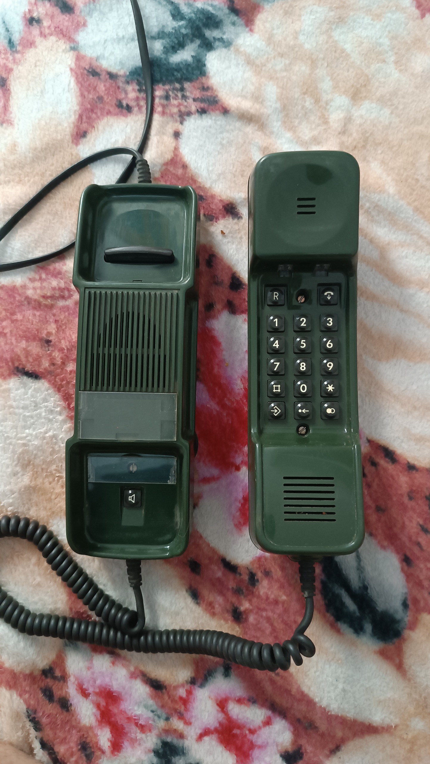 تلفن آلمانی توضیحات دارد