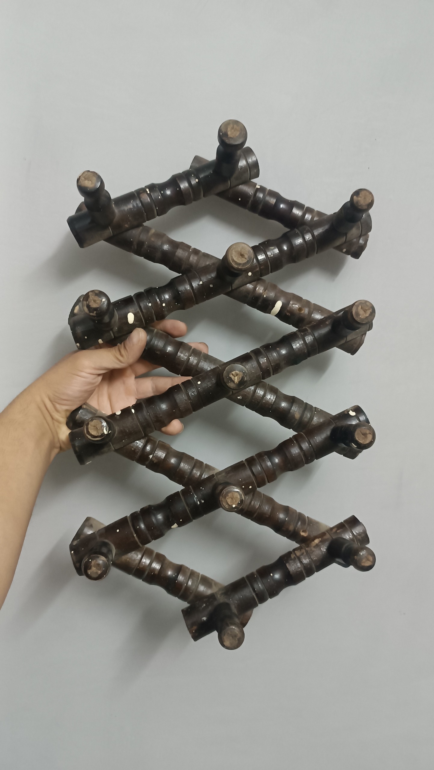 رخت آویز چوبی آکاردونی قدیمی