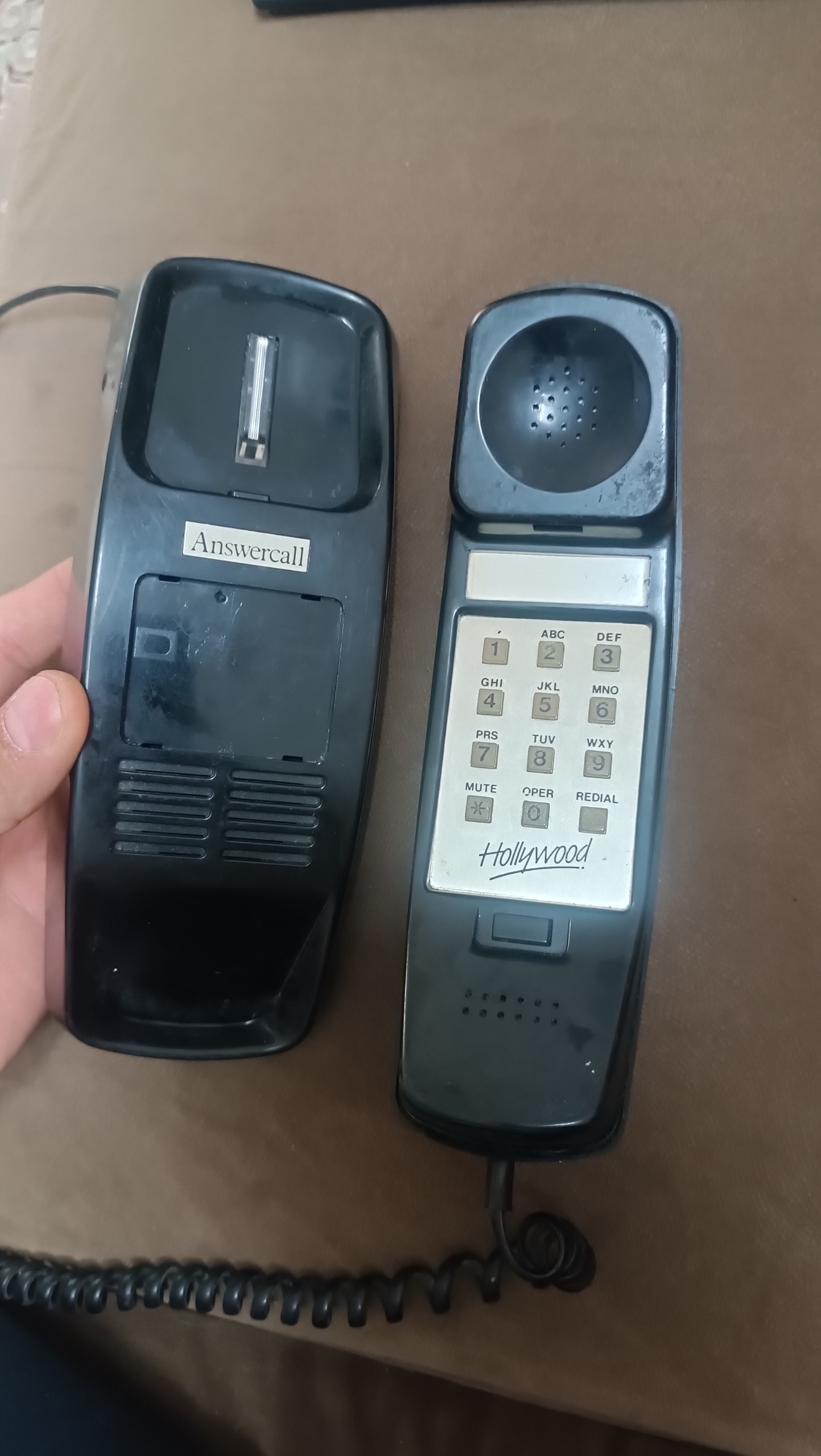 تلفن قدیمی معیوب