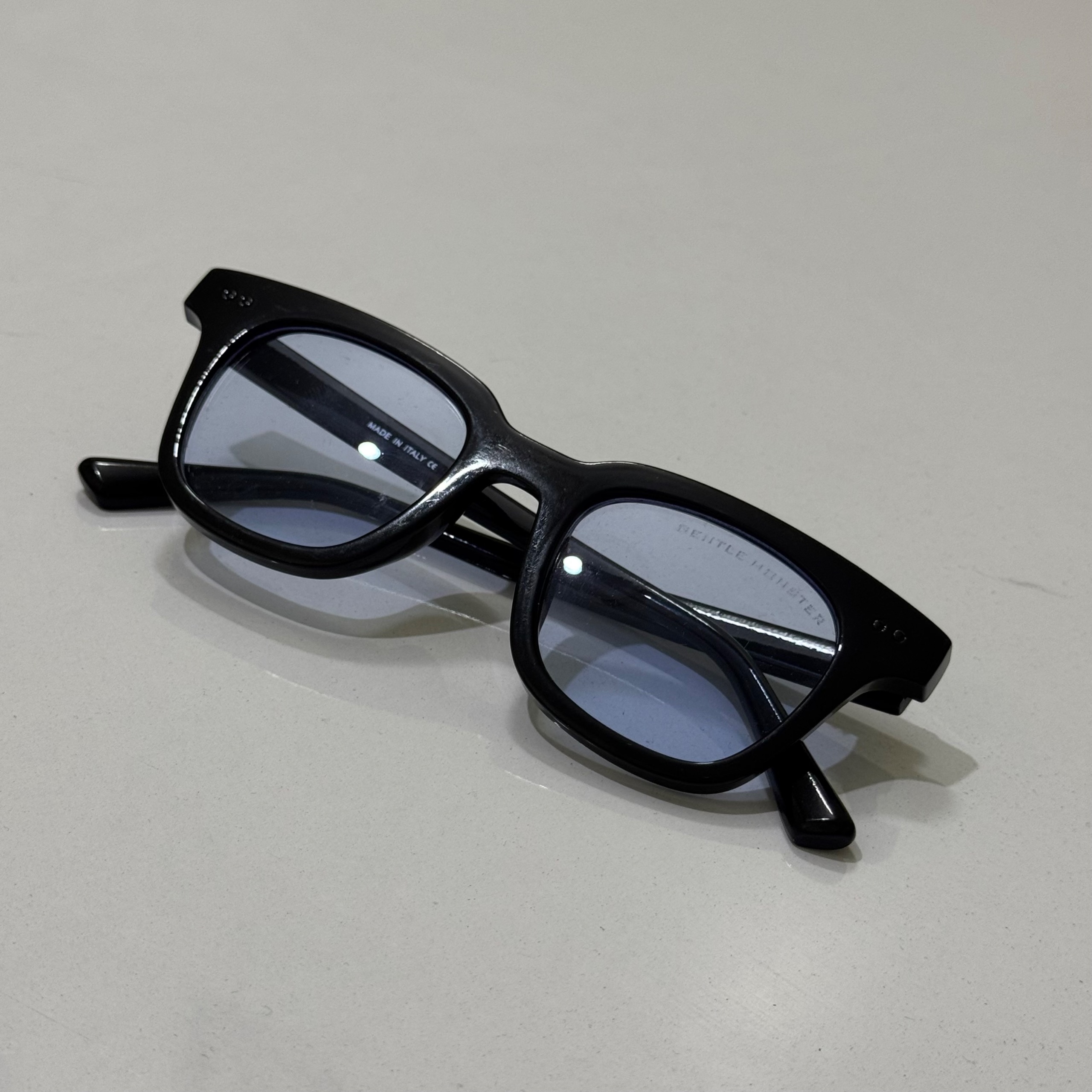 عینک شیشه ابی