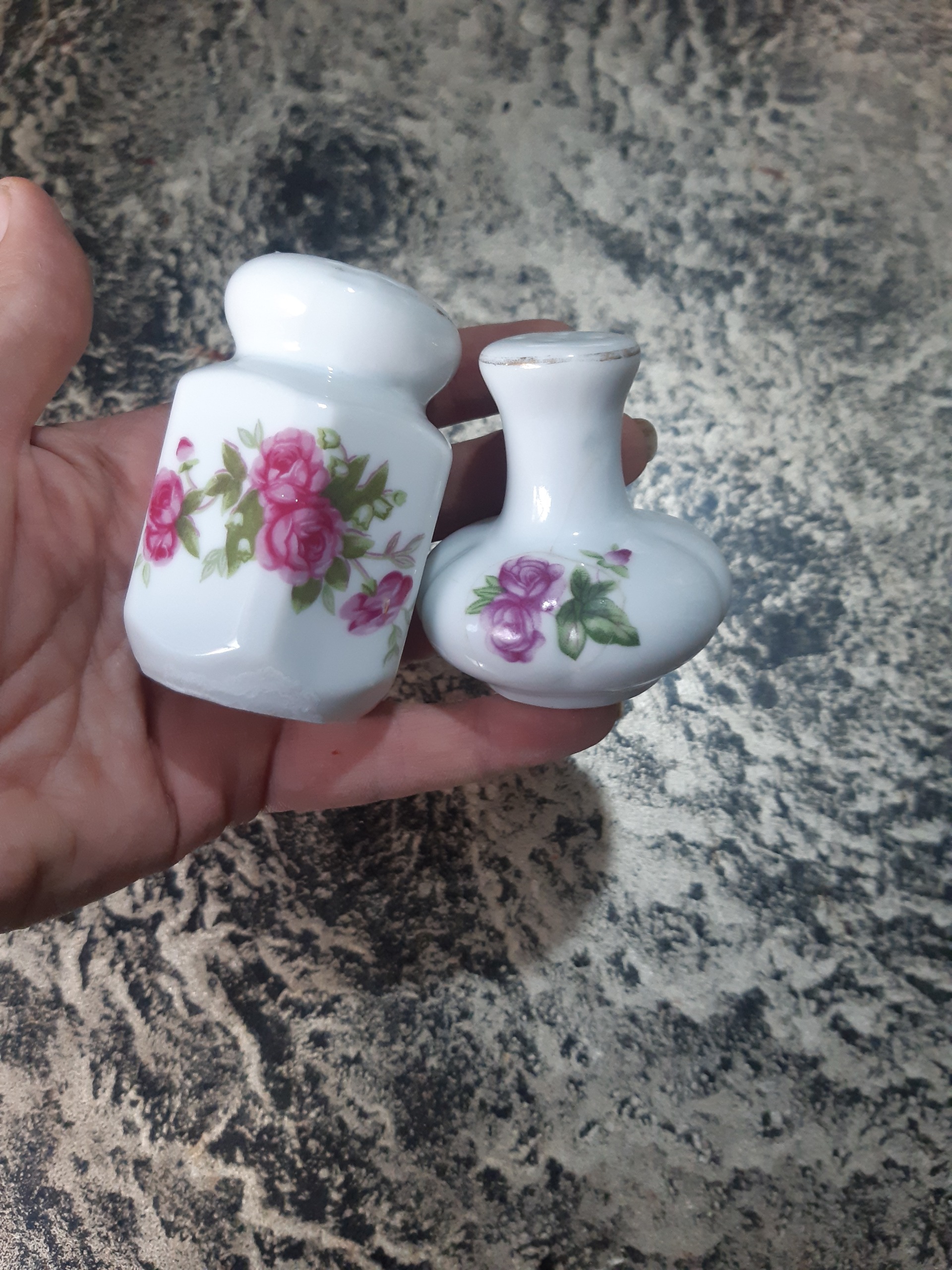 دو عدد نمکدان قدیمی گلسرخ
