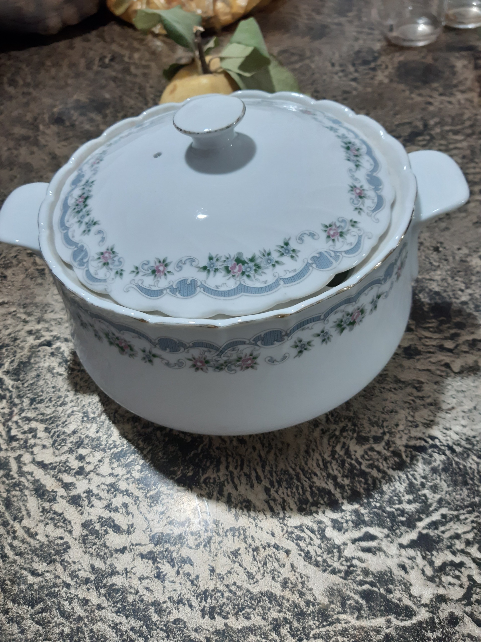 سوپ خوری چینی قدیمی مارک مرجان