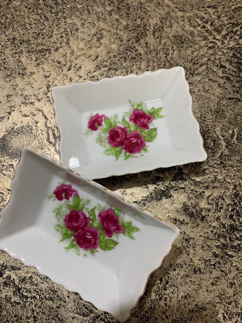 زیر سیگاری قدیمی گل سرخ