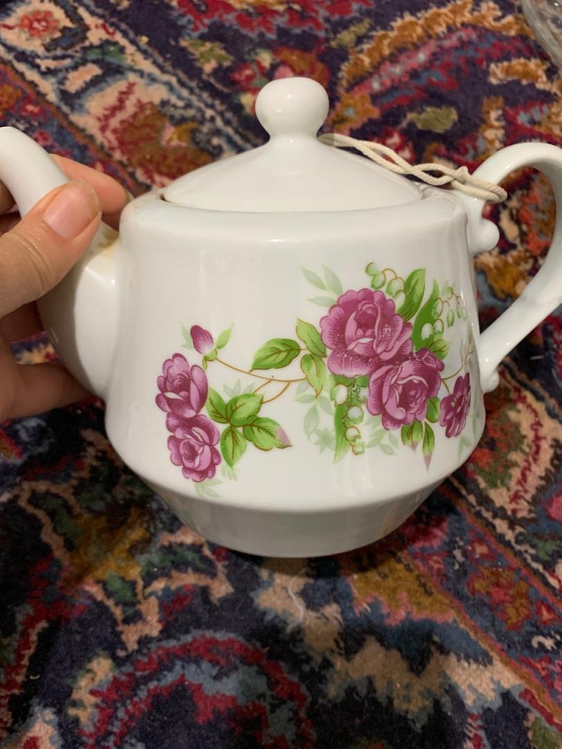 قوری چینی قدیمی گل سرخ