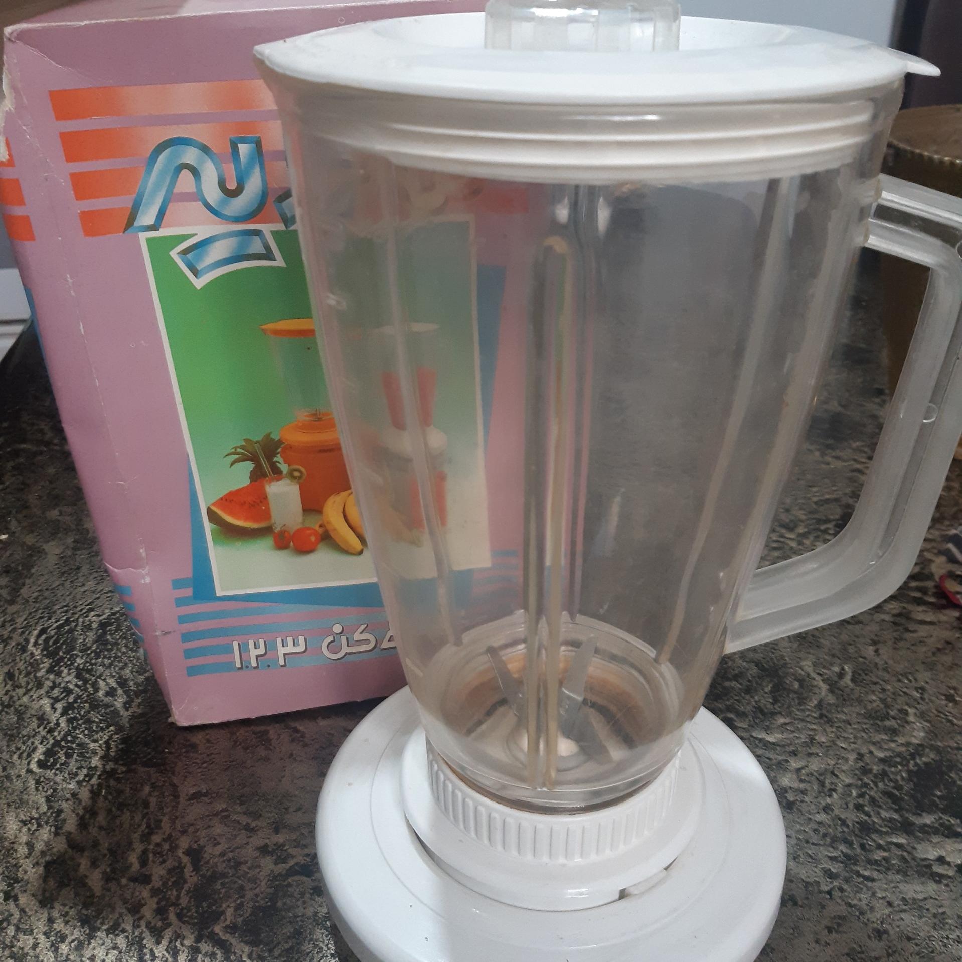 مخلوط کن قدیمی که برای دستگاه یک دو سه هست