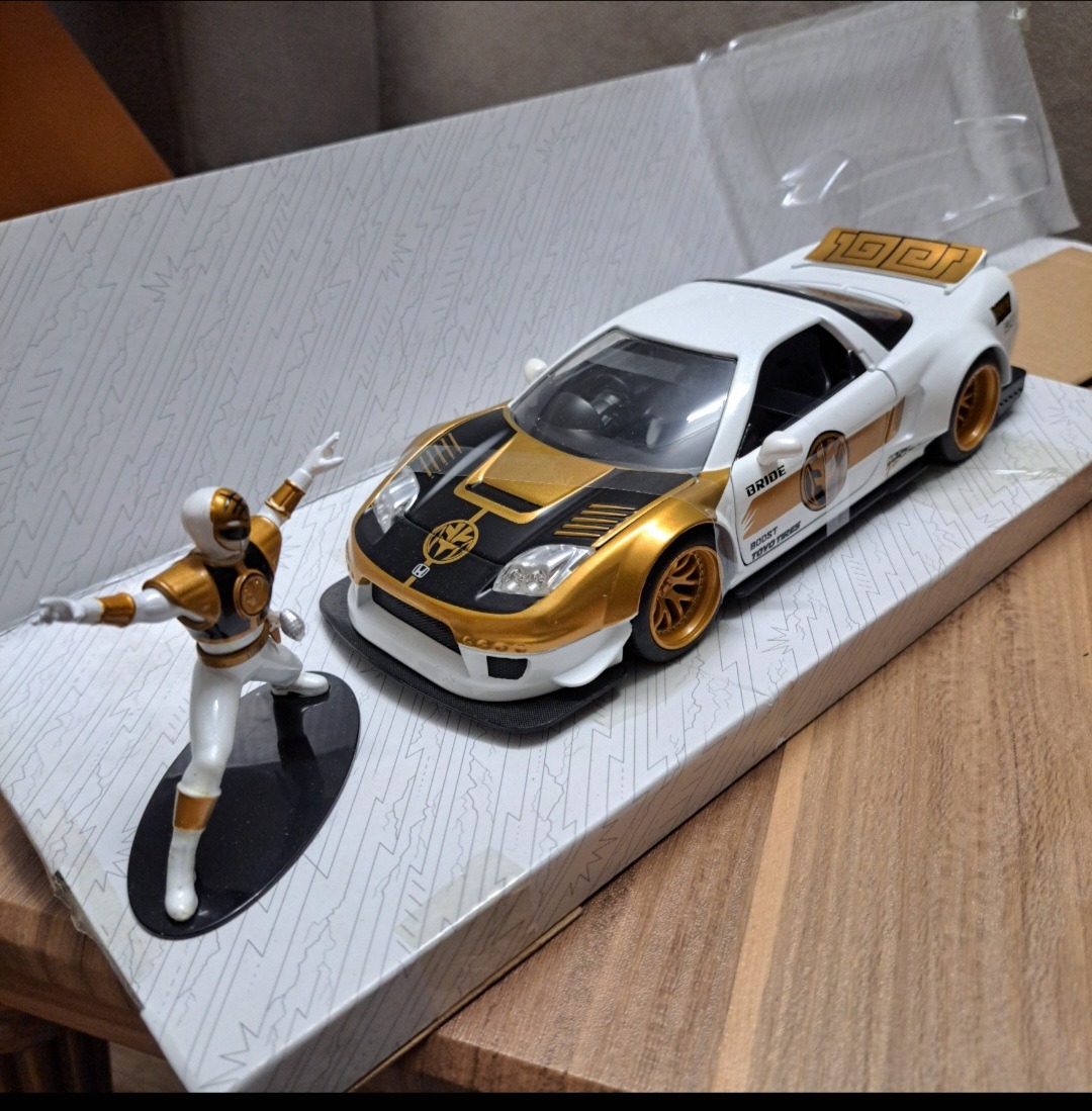 ماکت هوندا nsx مدل 2002 بهمراه فیگور فلزی