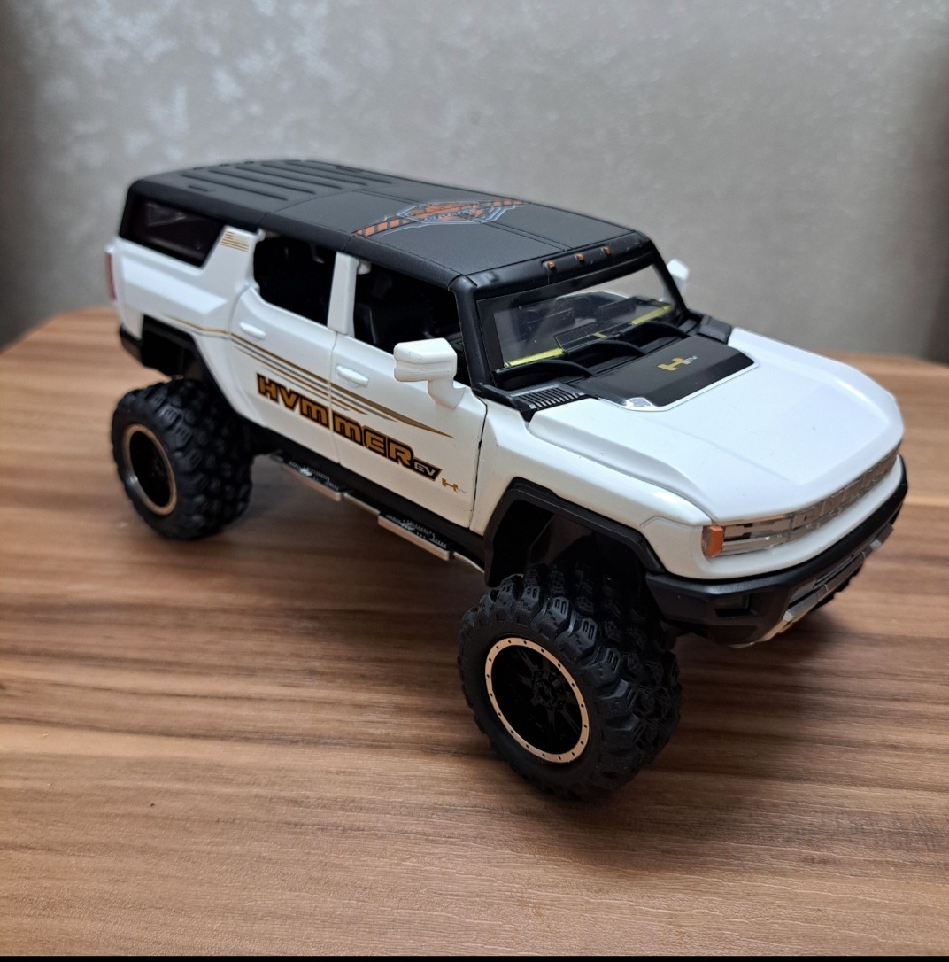 ماکت هامر سقف دار سفید