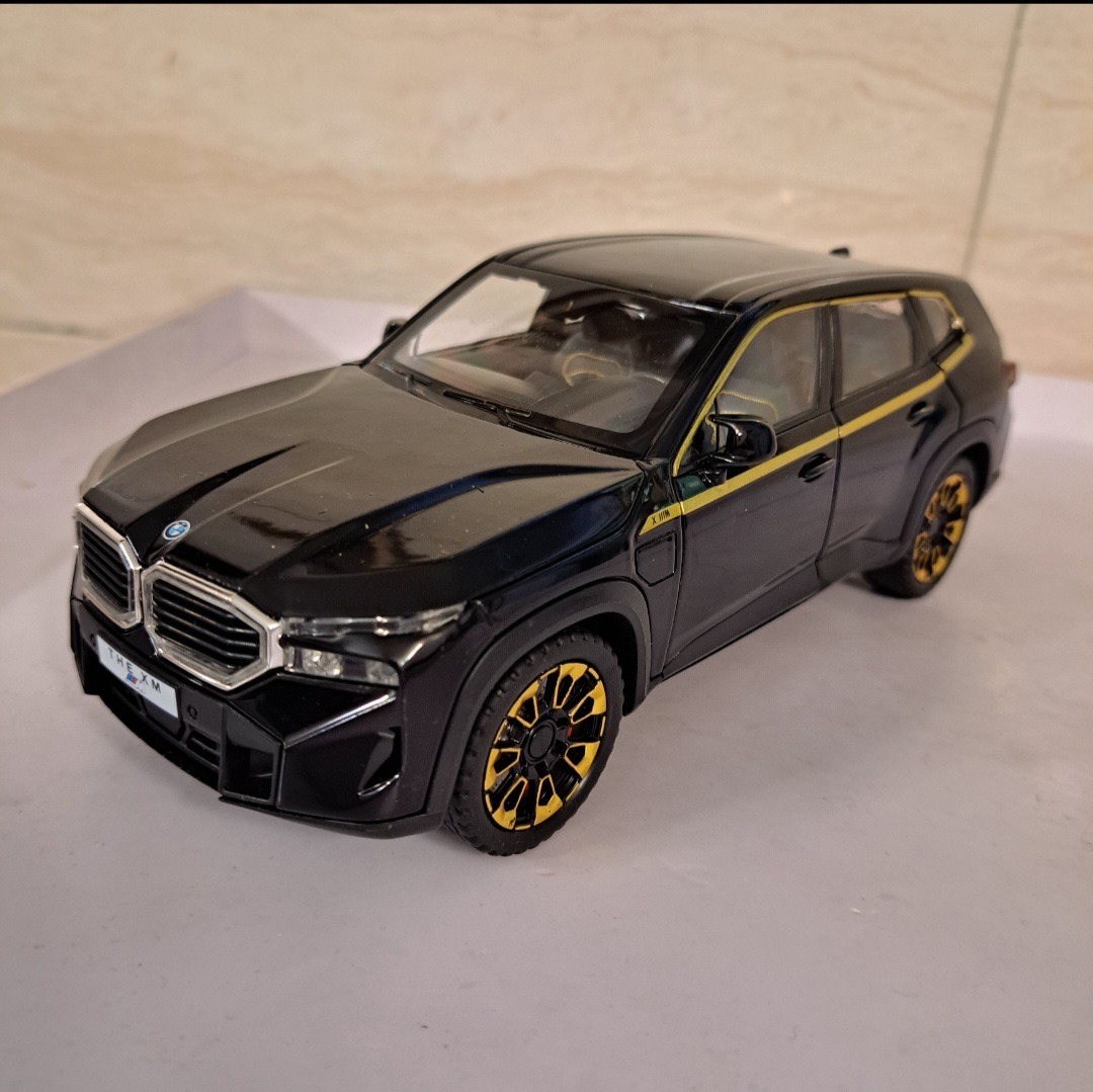 ماکت بی ام و ایکس ام bmw xm دودزا چه ژی 1/24