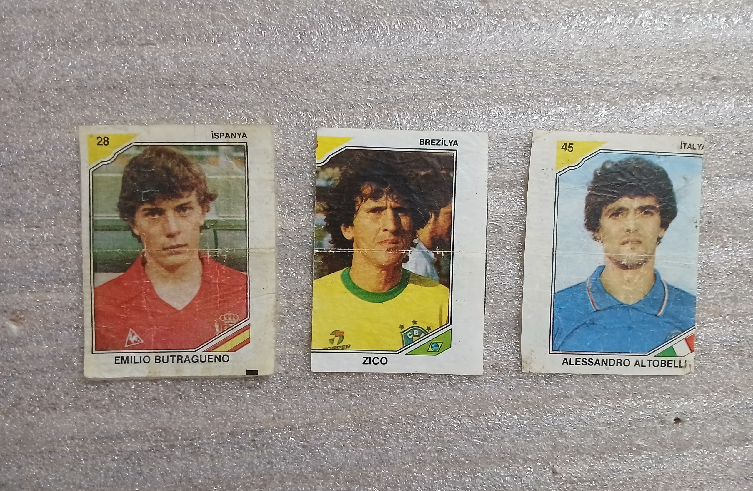 عکس آدامس فینال 88 (روی یکی از عکسها چسب خورده)