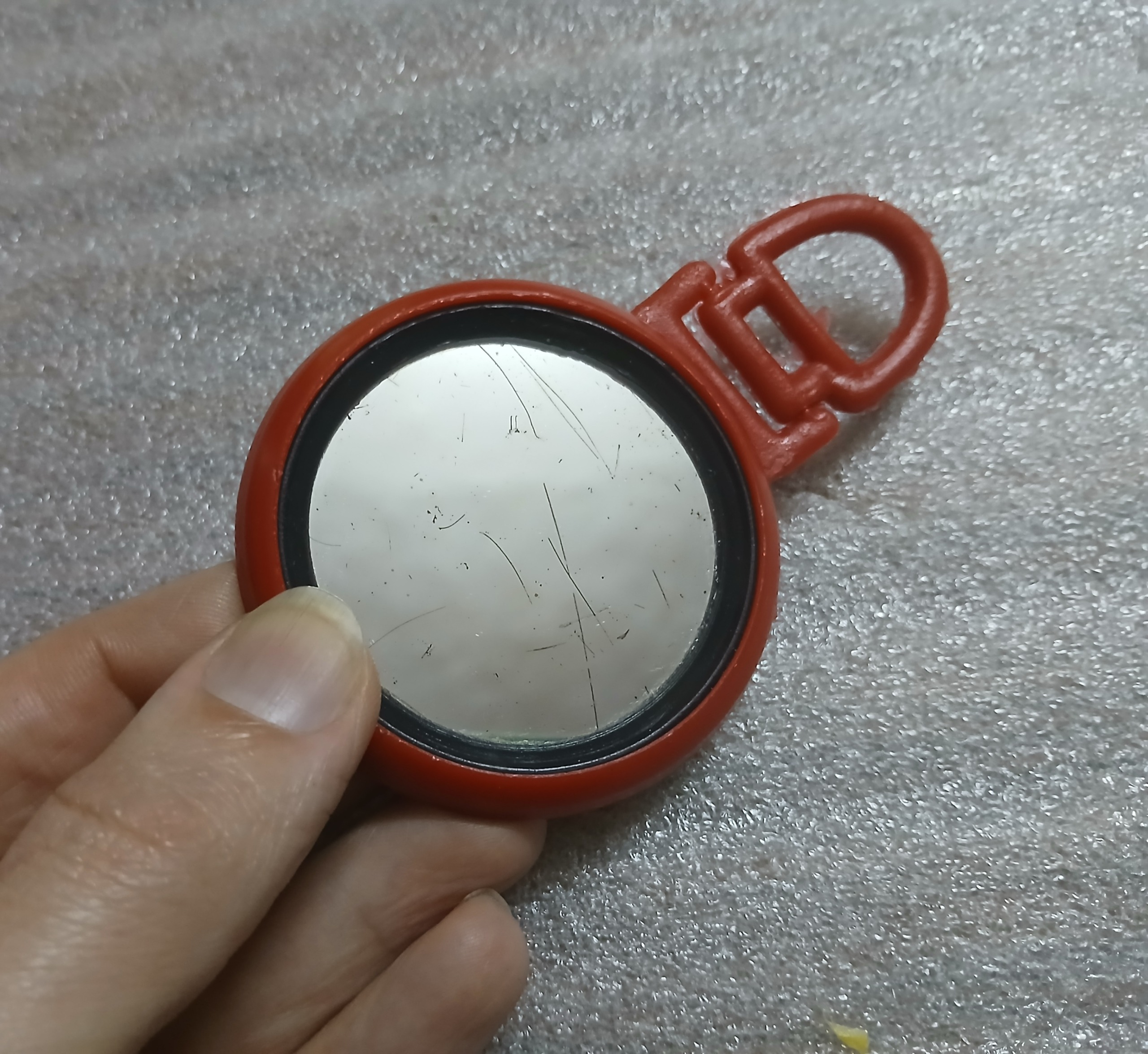 آینه قدیمی و کلکسیونی (آینه خط و خش داره)