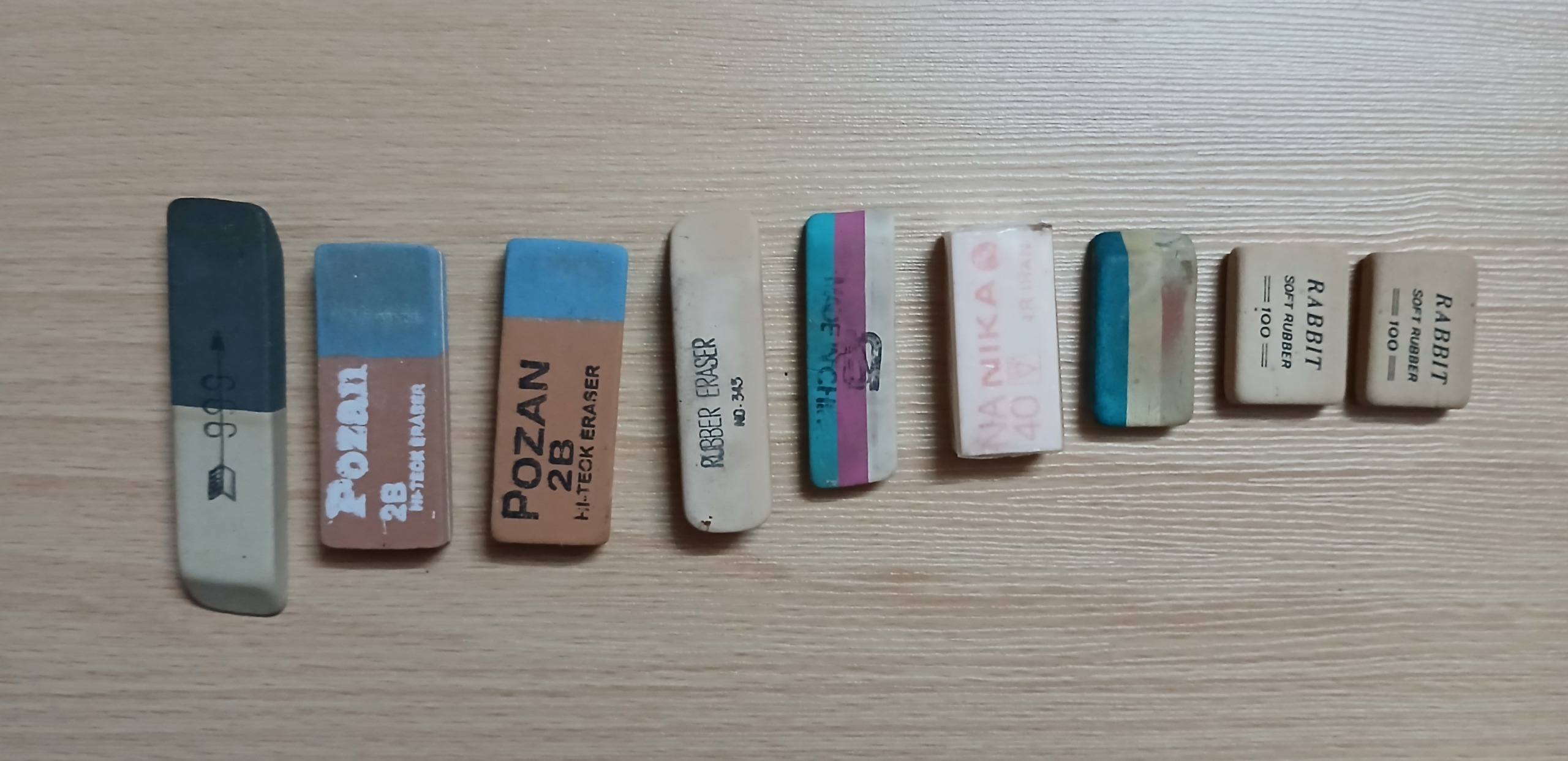 9 عدد پاک کن قدیمی (روی پاک کنها لک افتاده)