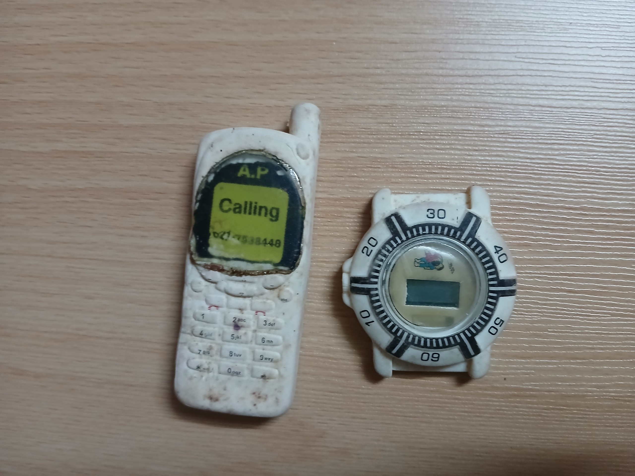 پاک کن قدیمی طرح ساعت و موبایل(توضیحات دارد)