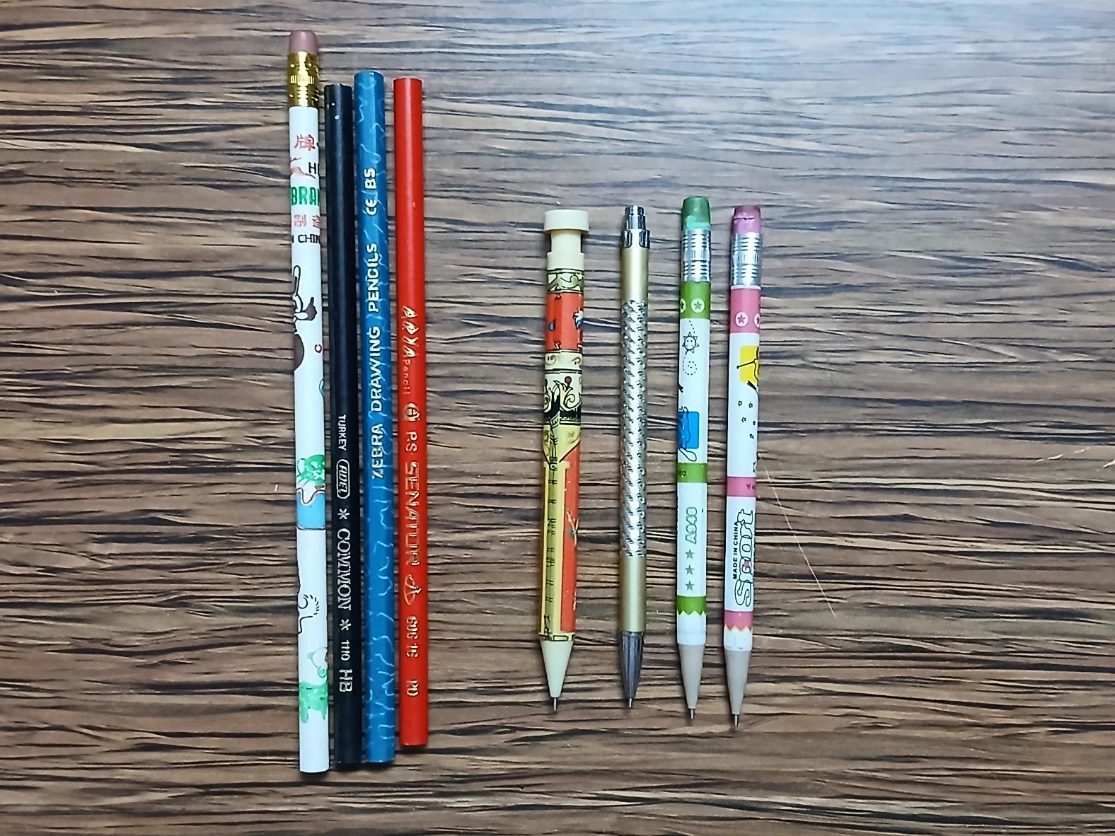 4 عدد مداد قدیمی و 4 عدد مداد نوکی قدیمی