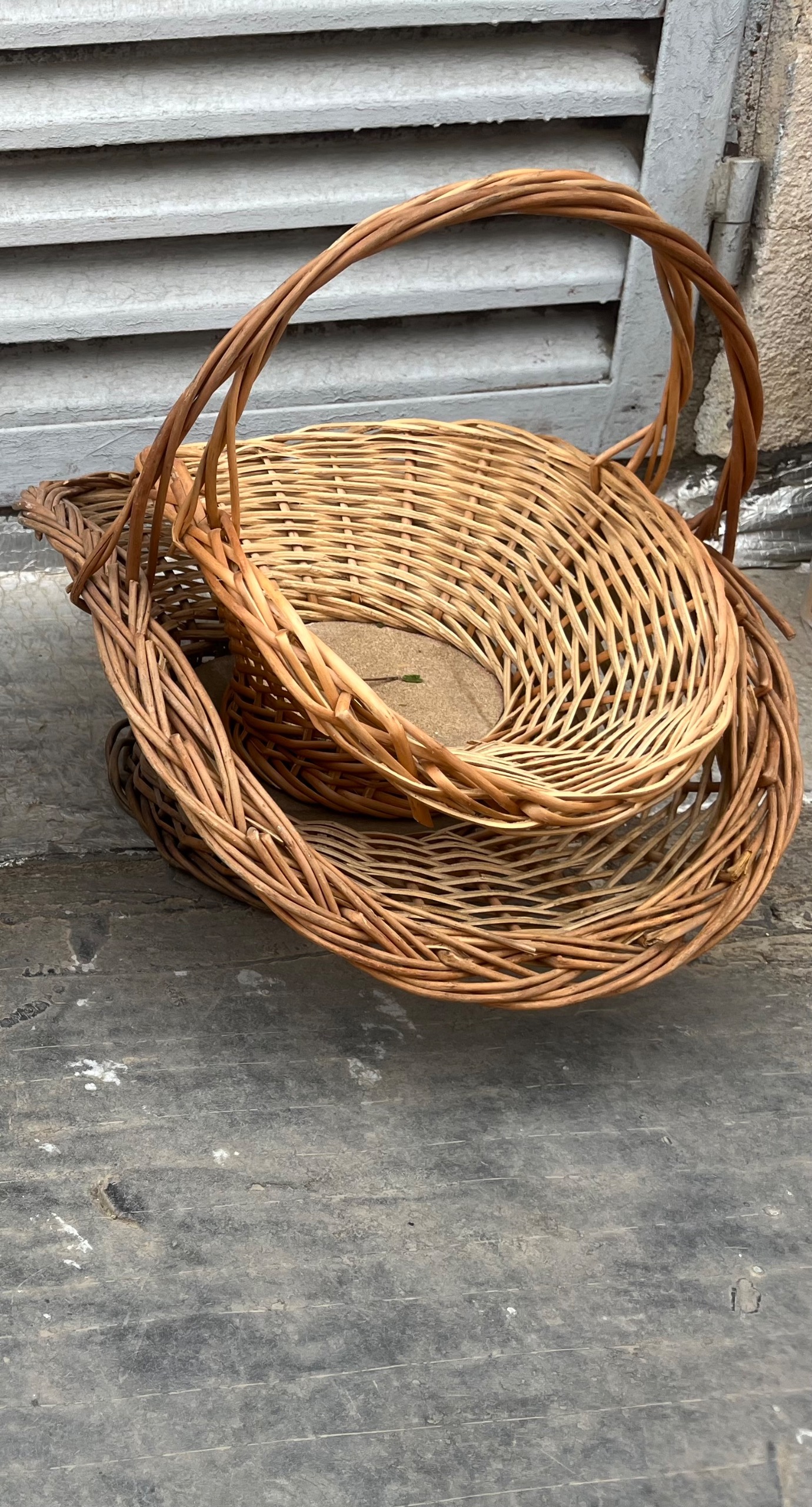 سبد حصیری و چوبی