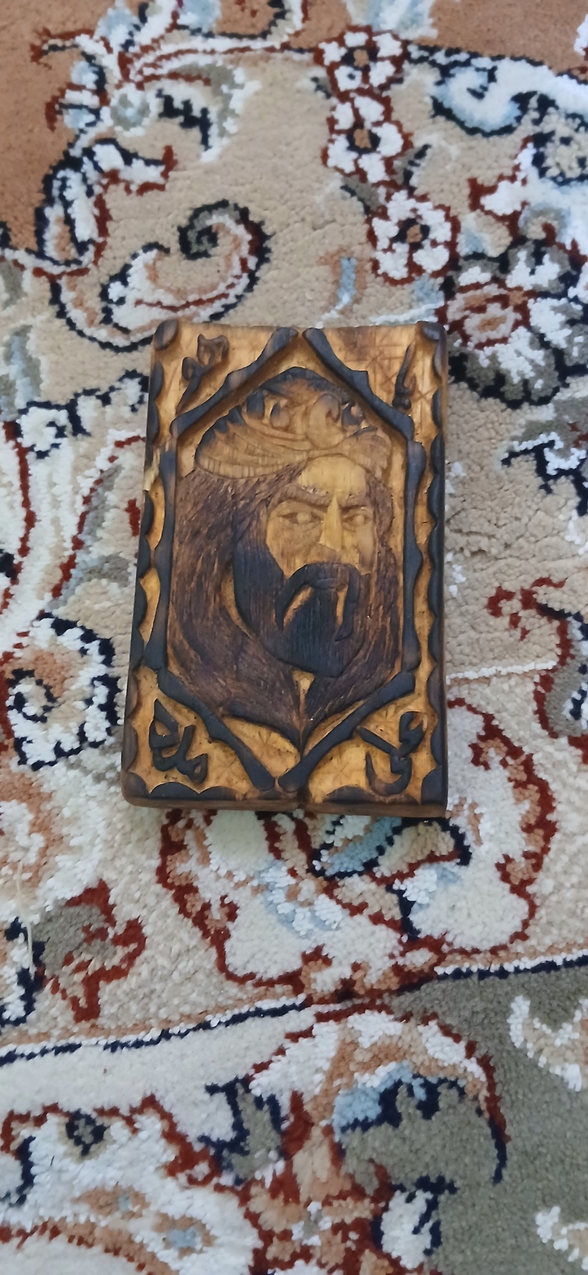 دیوار کوب چوبی کنده کاری