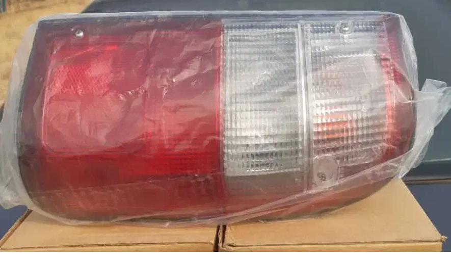 چراغ عقب تویوتا هایلوکس تایگر 2002