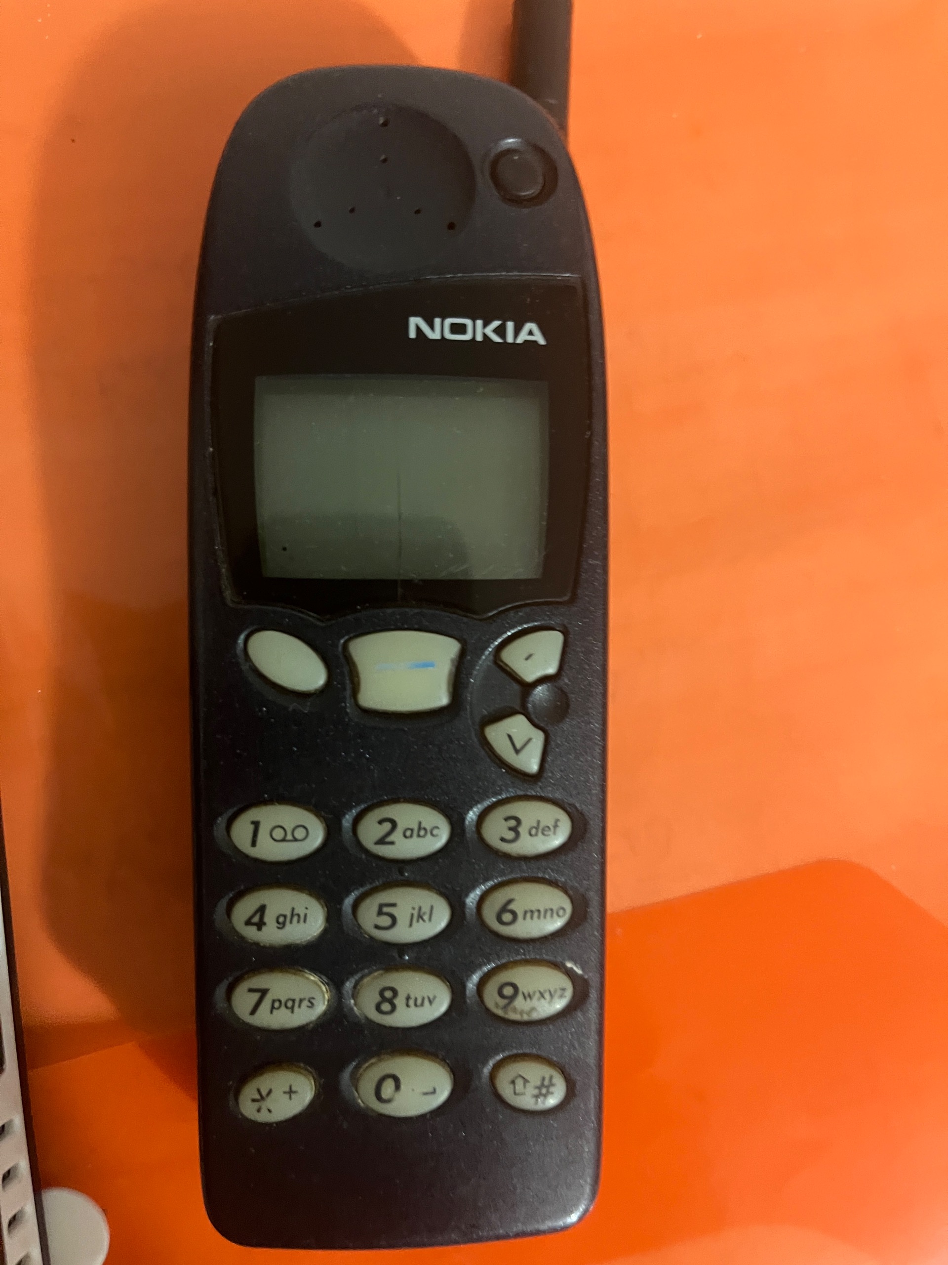 گوشی قدیمی و کلکسیونی نوکیا انتن دار 5110