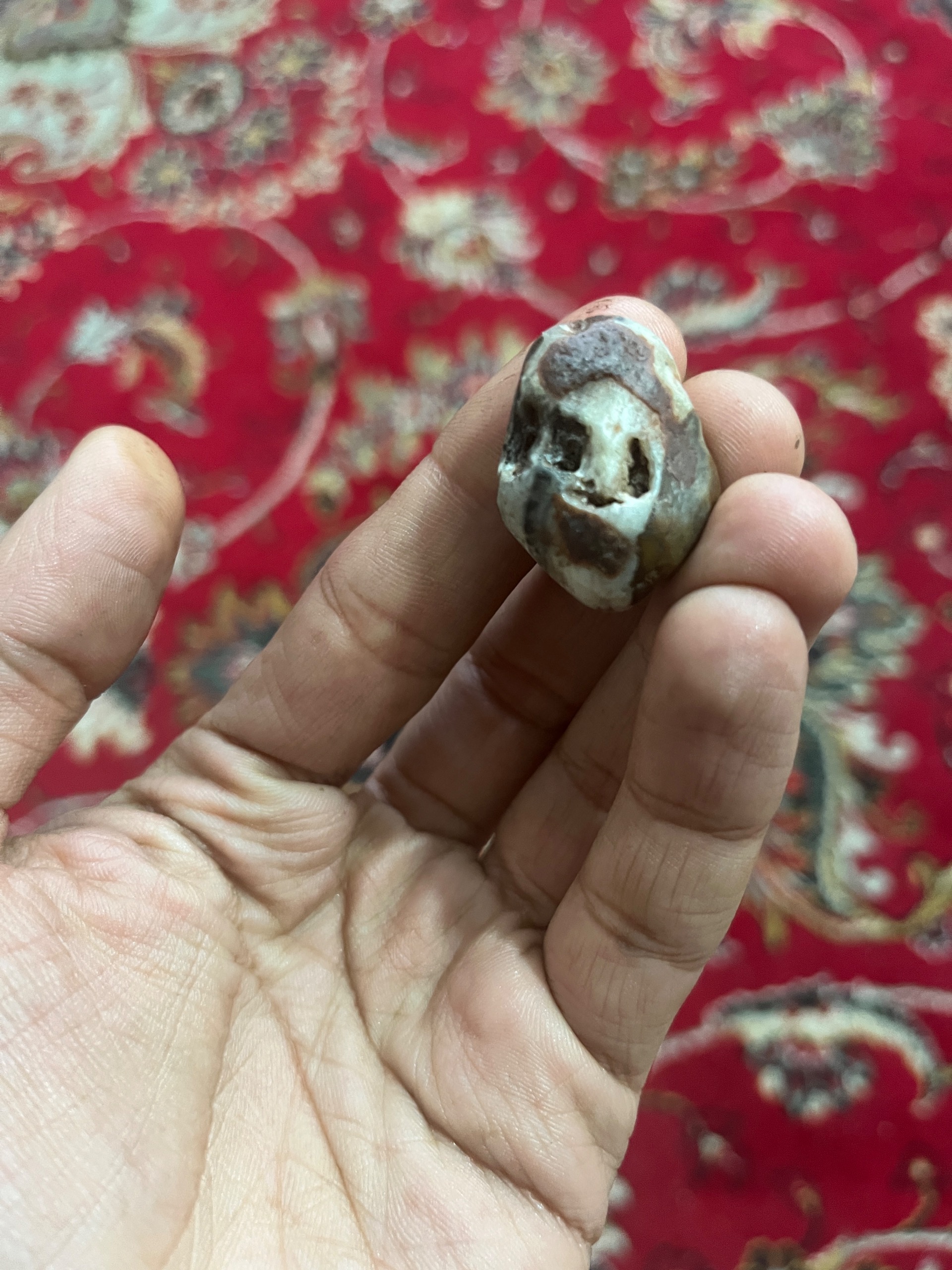 مهره قدیمی شمایل سر انسان