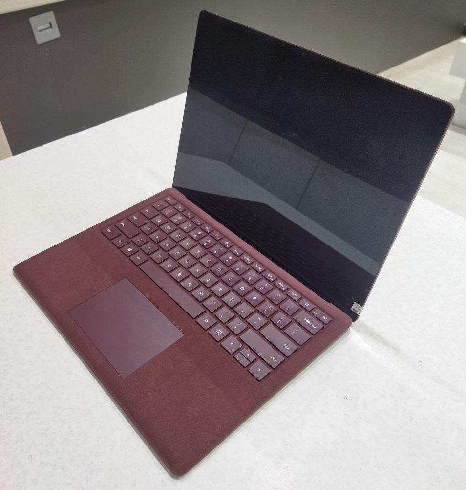 سرفیس لپ تاپ 1 i7 gen7