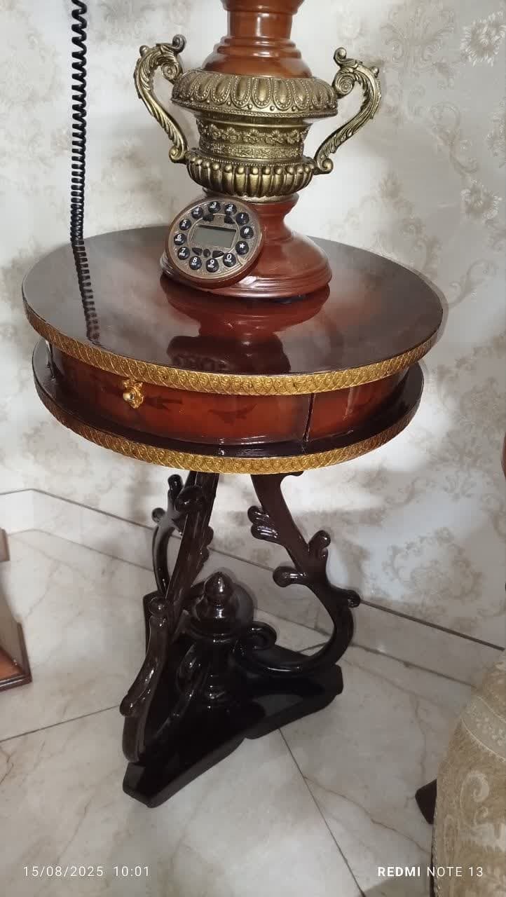 میز عسلی چوب راش با طراحی منبت طلایی