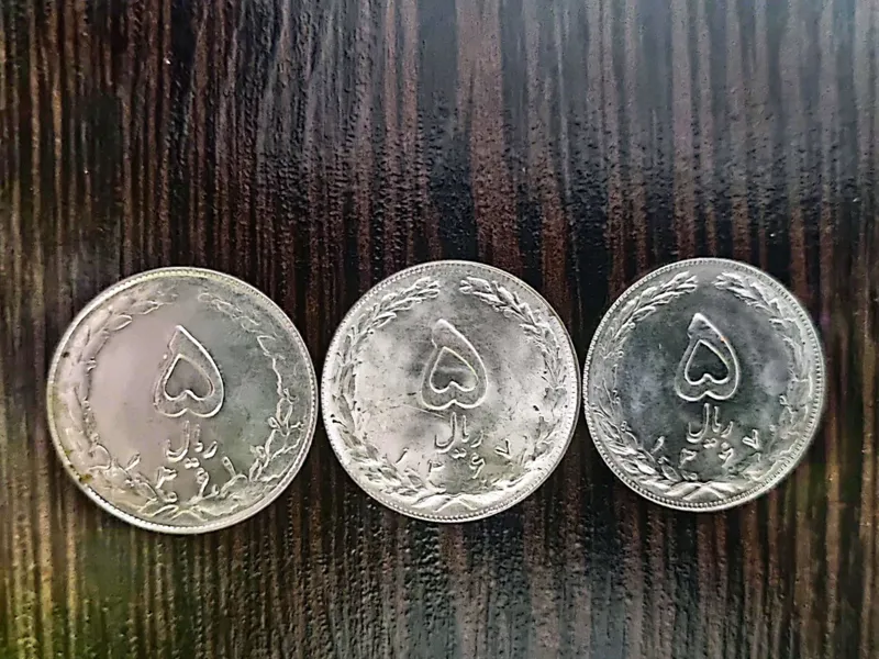 سه عدد سکههای 5 ریالی جمهوری اسلامی