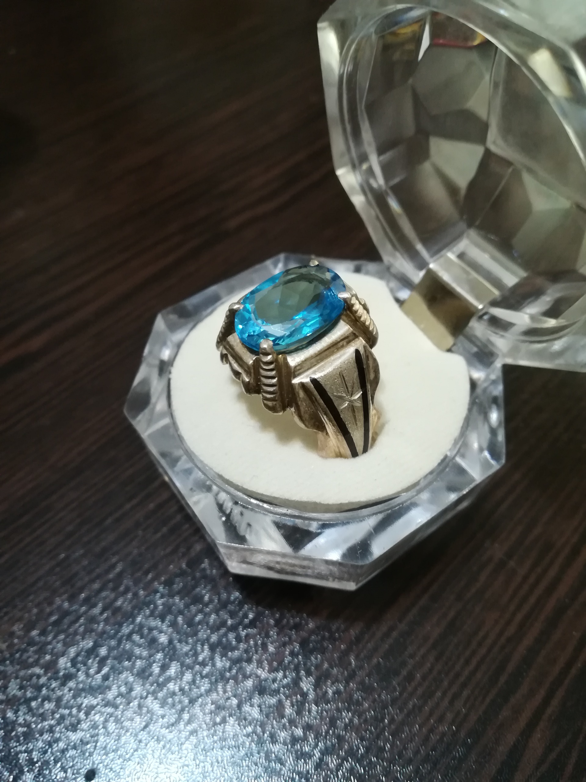 انگشتر نفیس و فاخر توپاز بینظیر سوئیسی