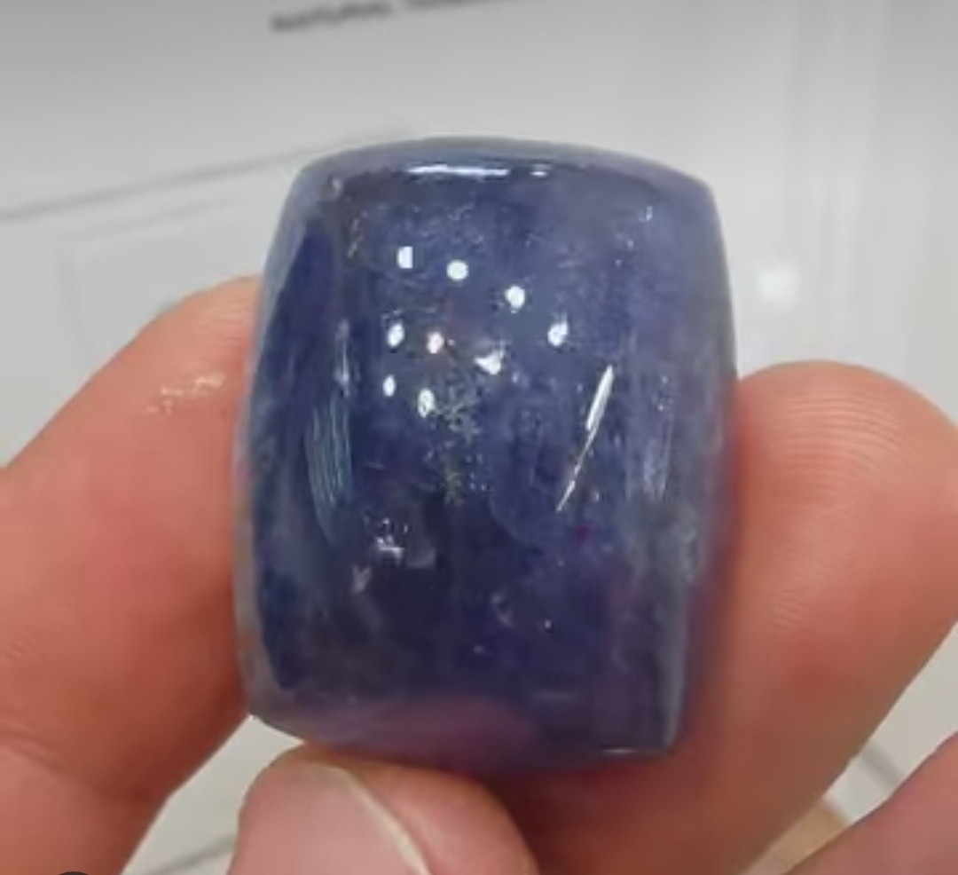 تانزانایت ناب معدنی 146 قیراطی شناسنامه دار