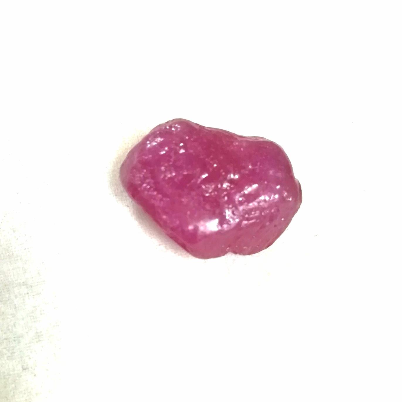 یاقوت سرخ بکر معدنی 30 قیراطی تراش نخورده