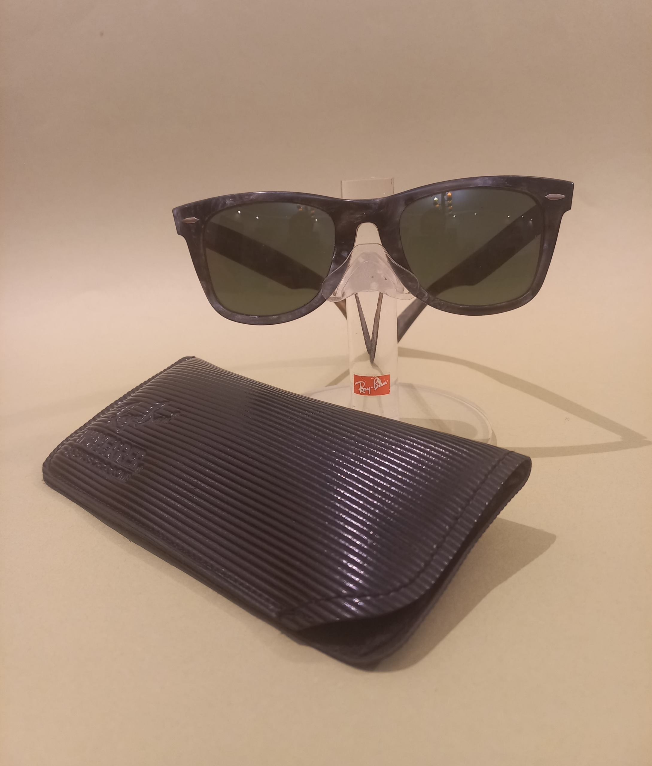 پایه ویترینی عینک