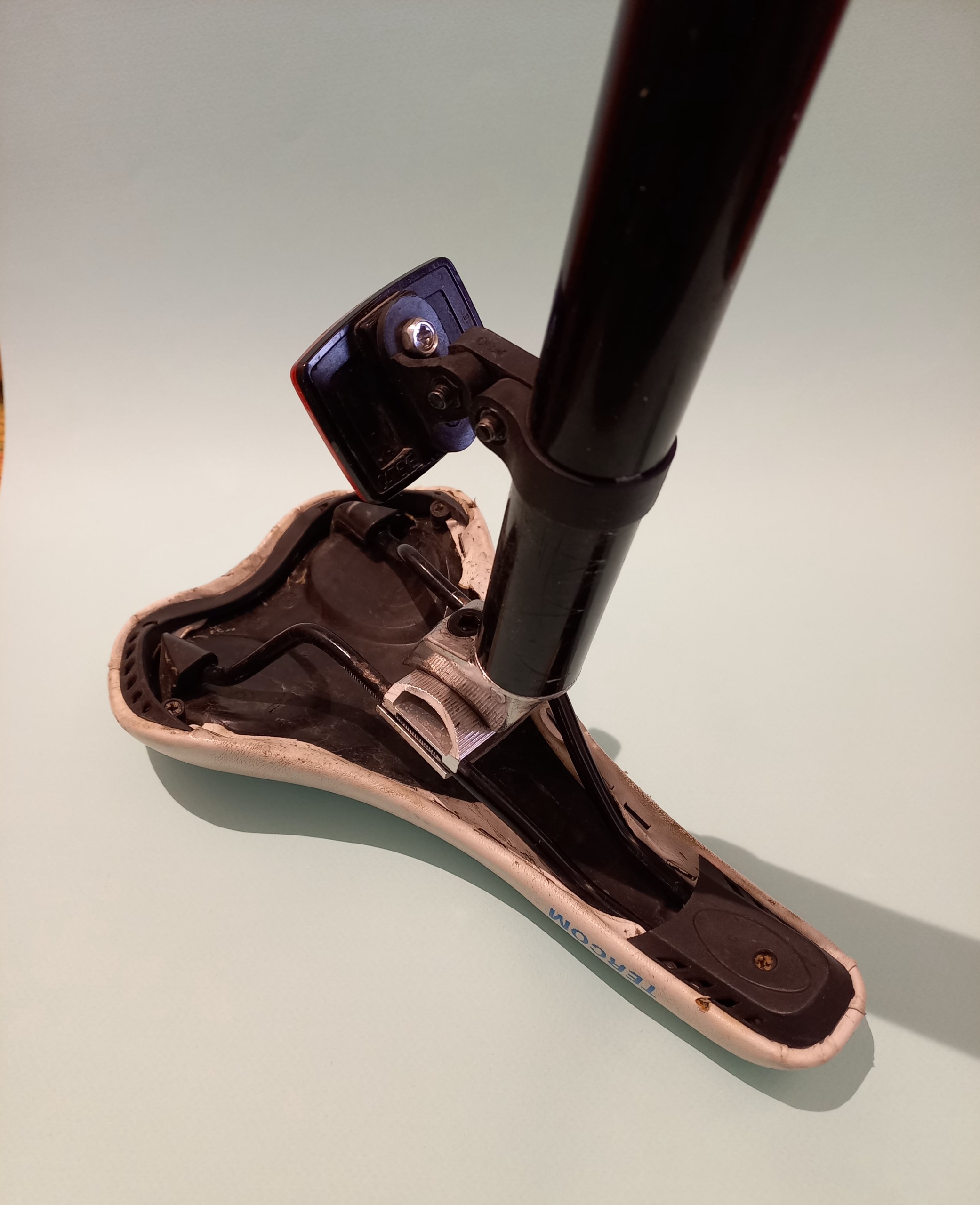 زین و پایه دوچرخه