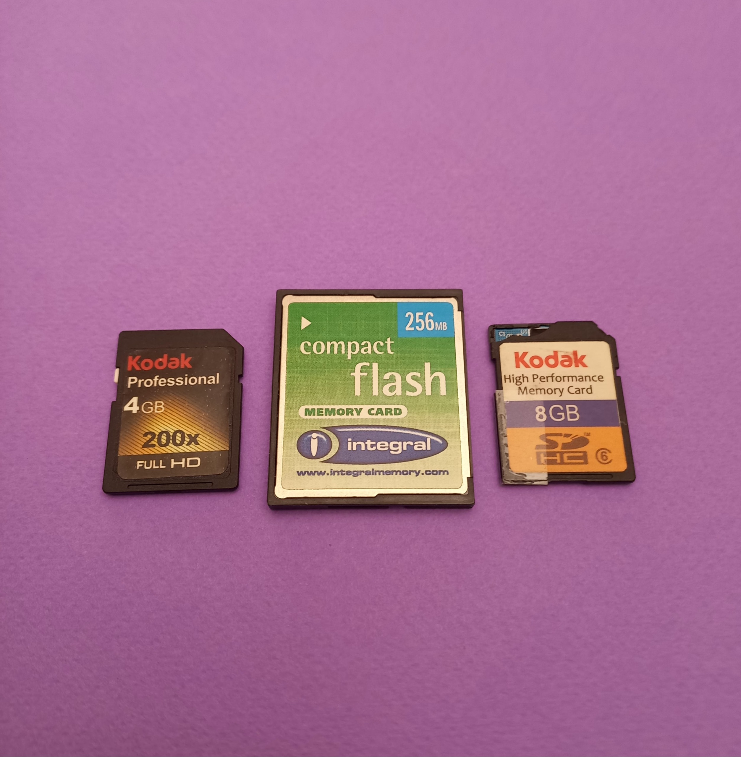 3 عدد حافظه دوربین CF و SD