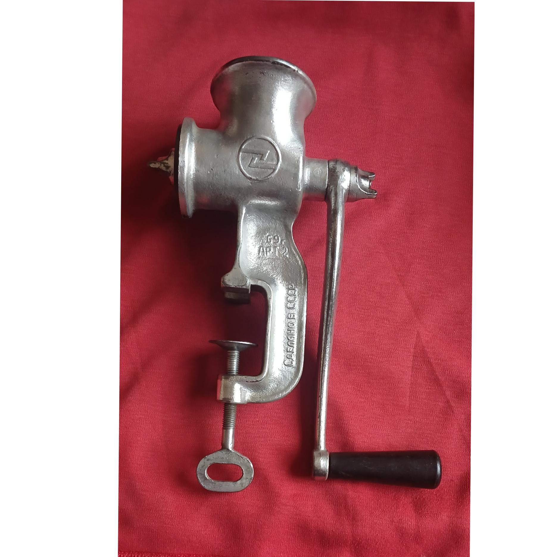 چرخ گوشت دستی قدیمی روسی