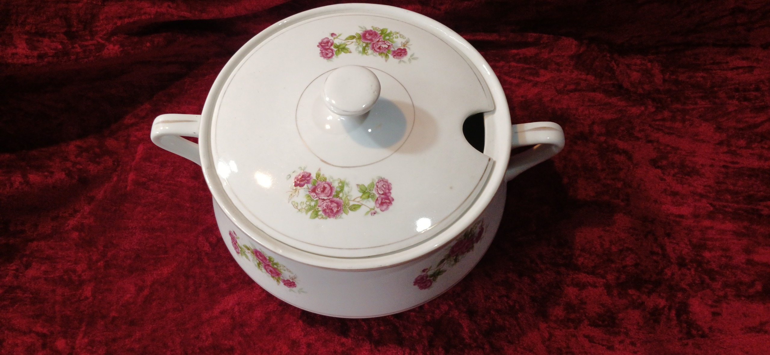 سوپ خوری گل سرخ قدیمی