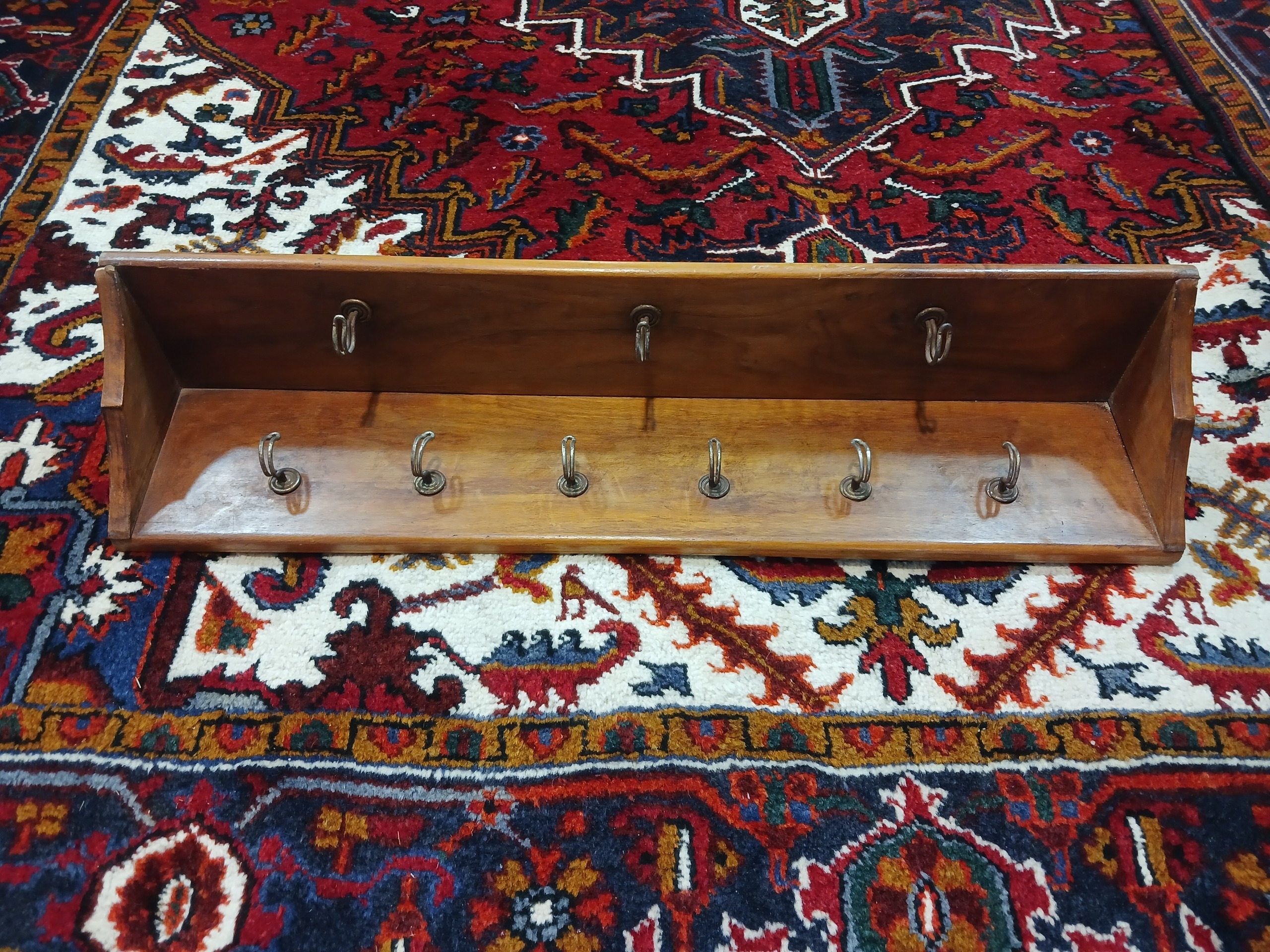 رخت آویز چوبی قدیمی