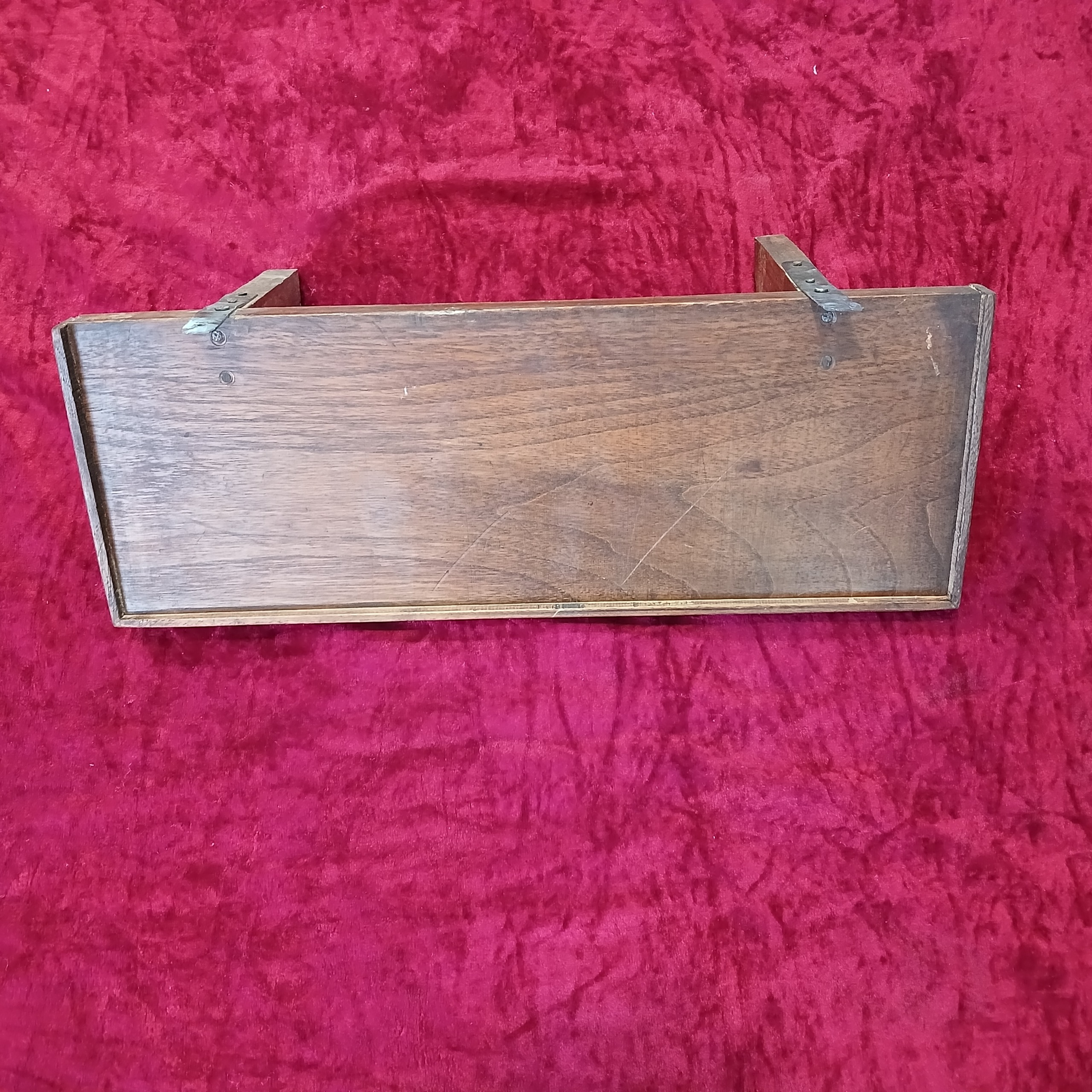 طاقچه چوبی قدیمی (رف)