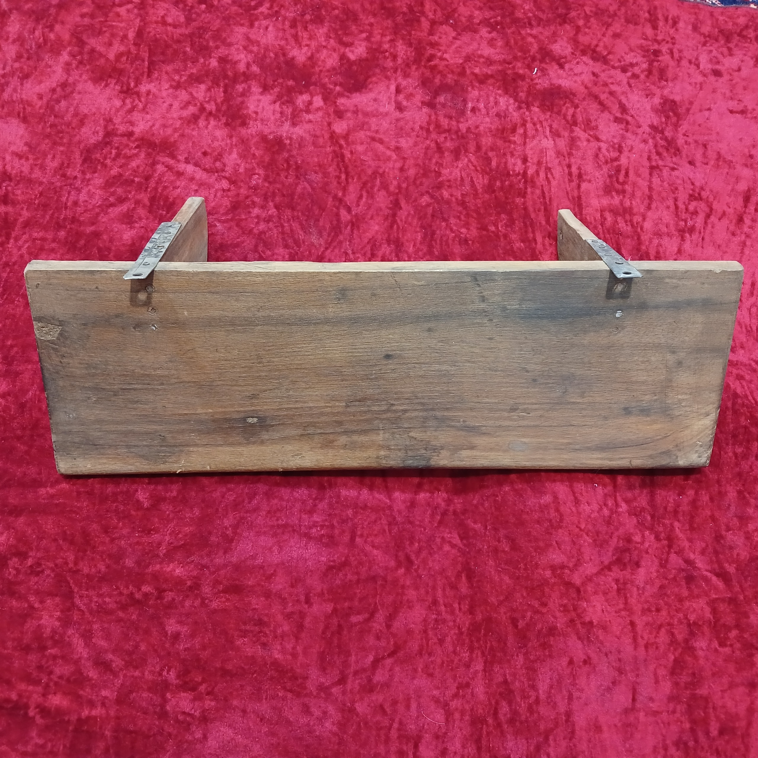 طاقچه چوبی قدیمی (رف)