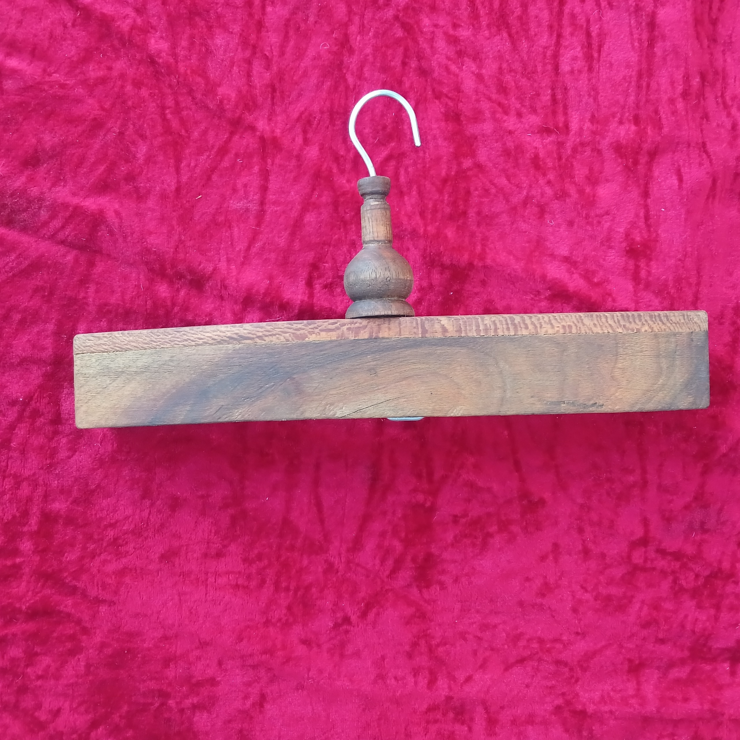 جا لباسی (رخت آویز چوبی)