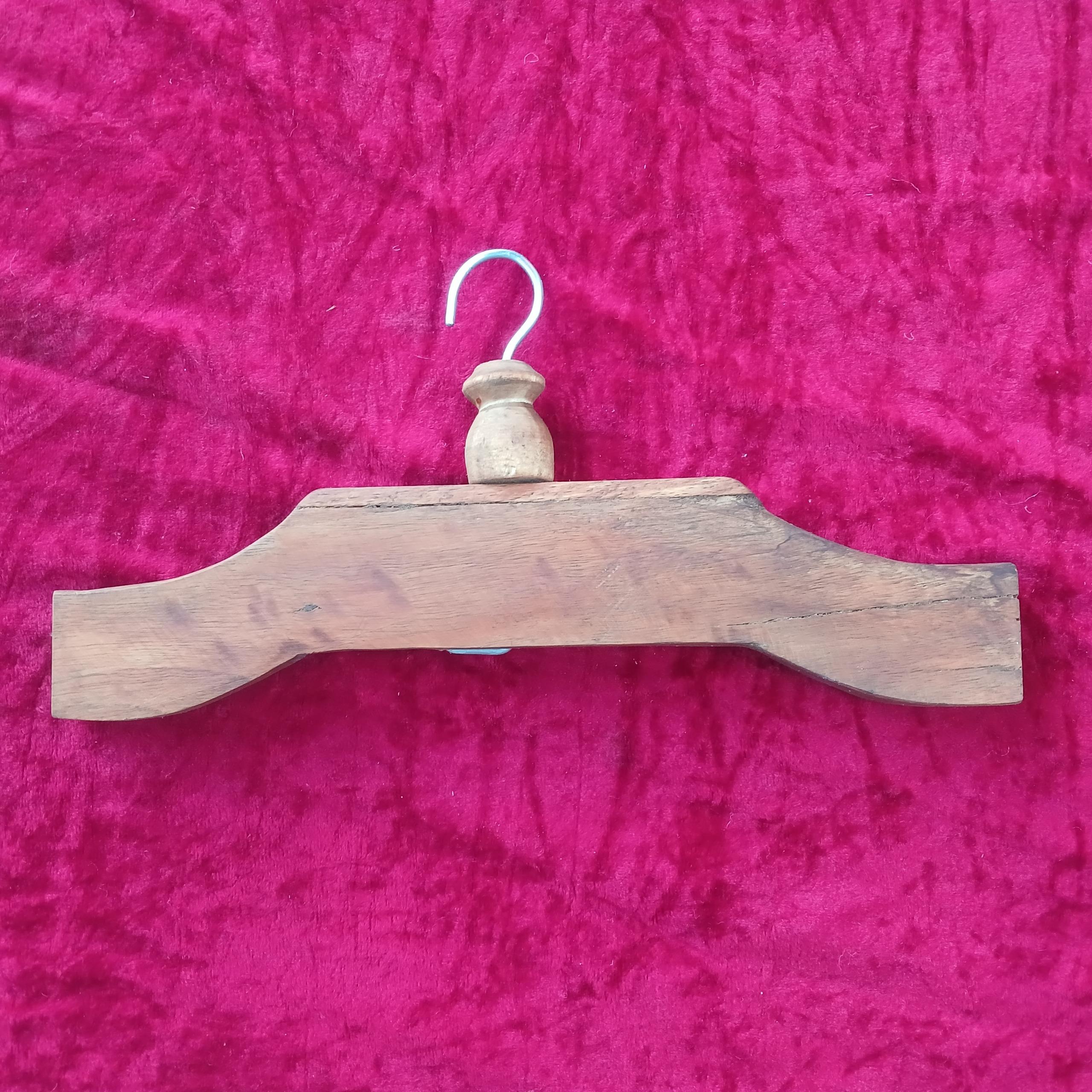 جا لباسی ( رخت آویز چوبی)