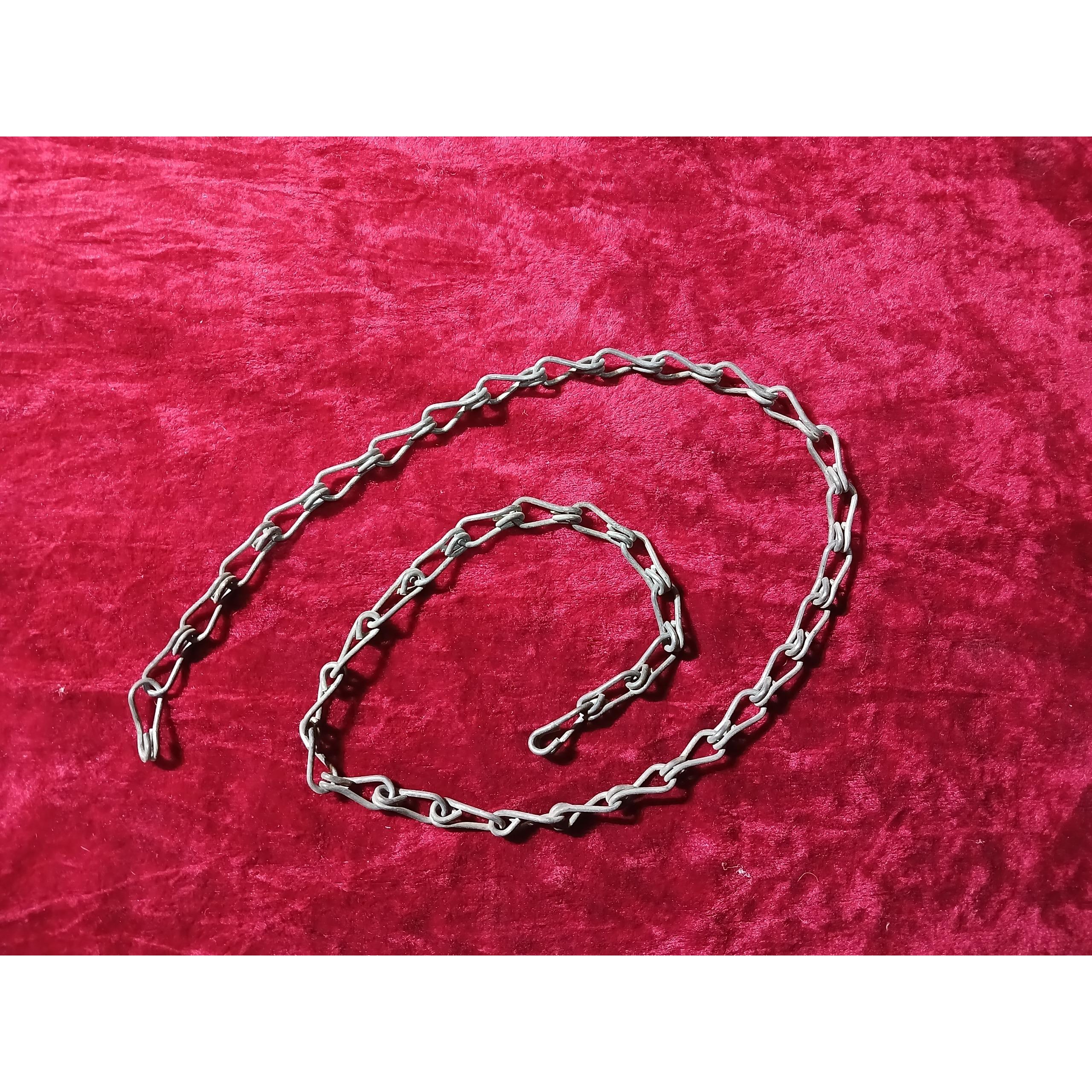 زنجیر فلزی آهنی قدیمی