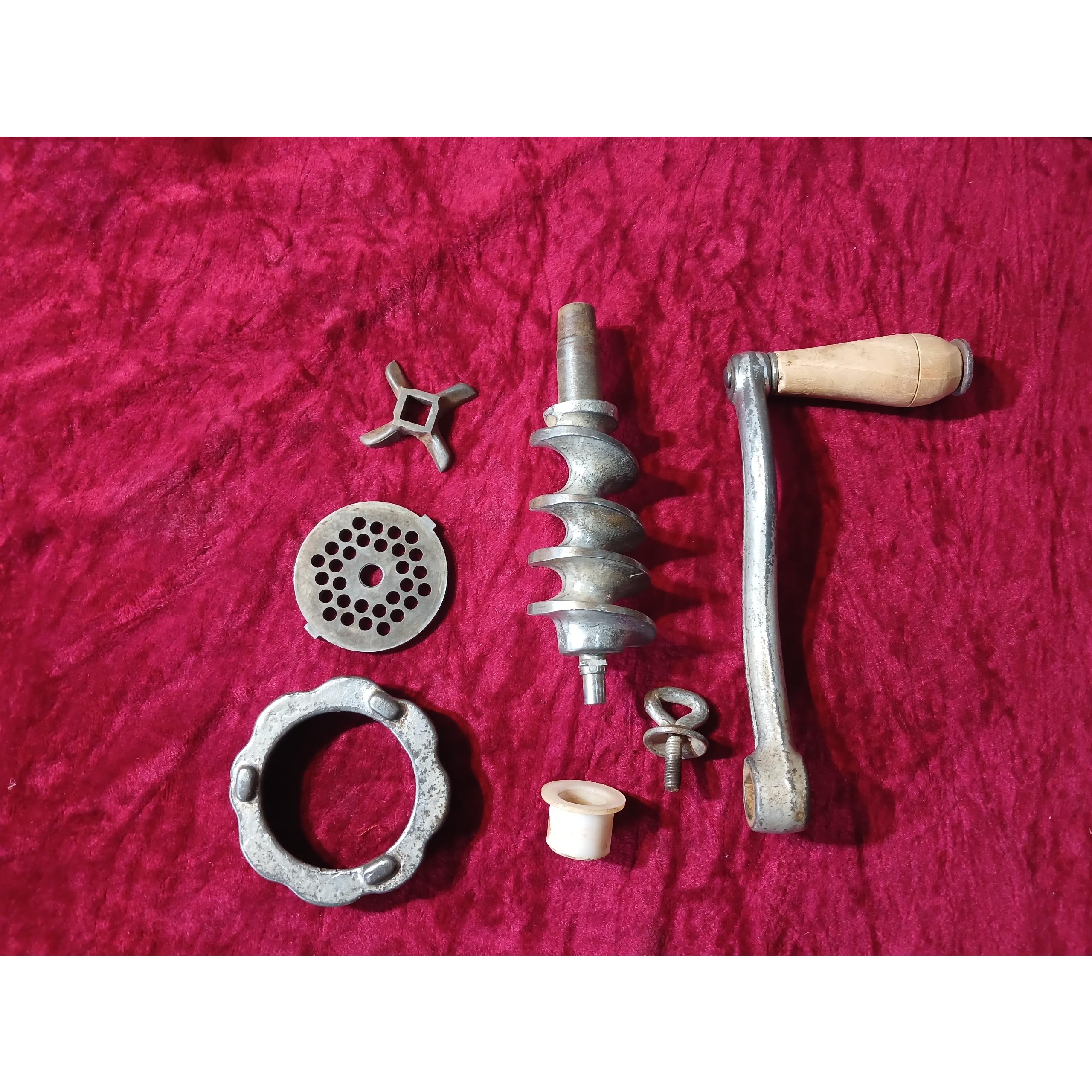 لوازم چرخ گوشت دستی قدیمی