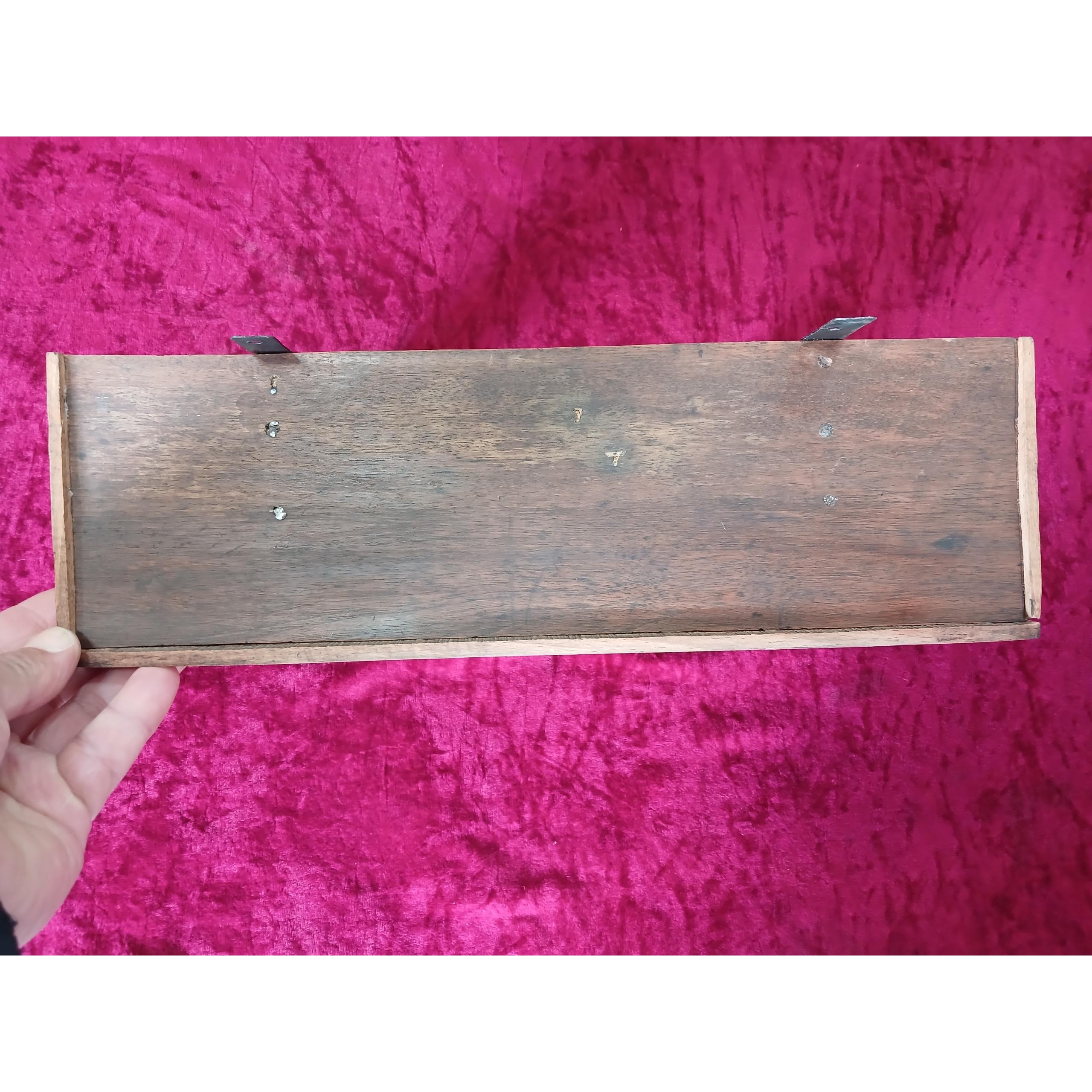 طاقچه چوبی قدیمی (رف)