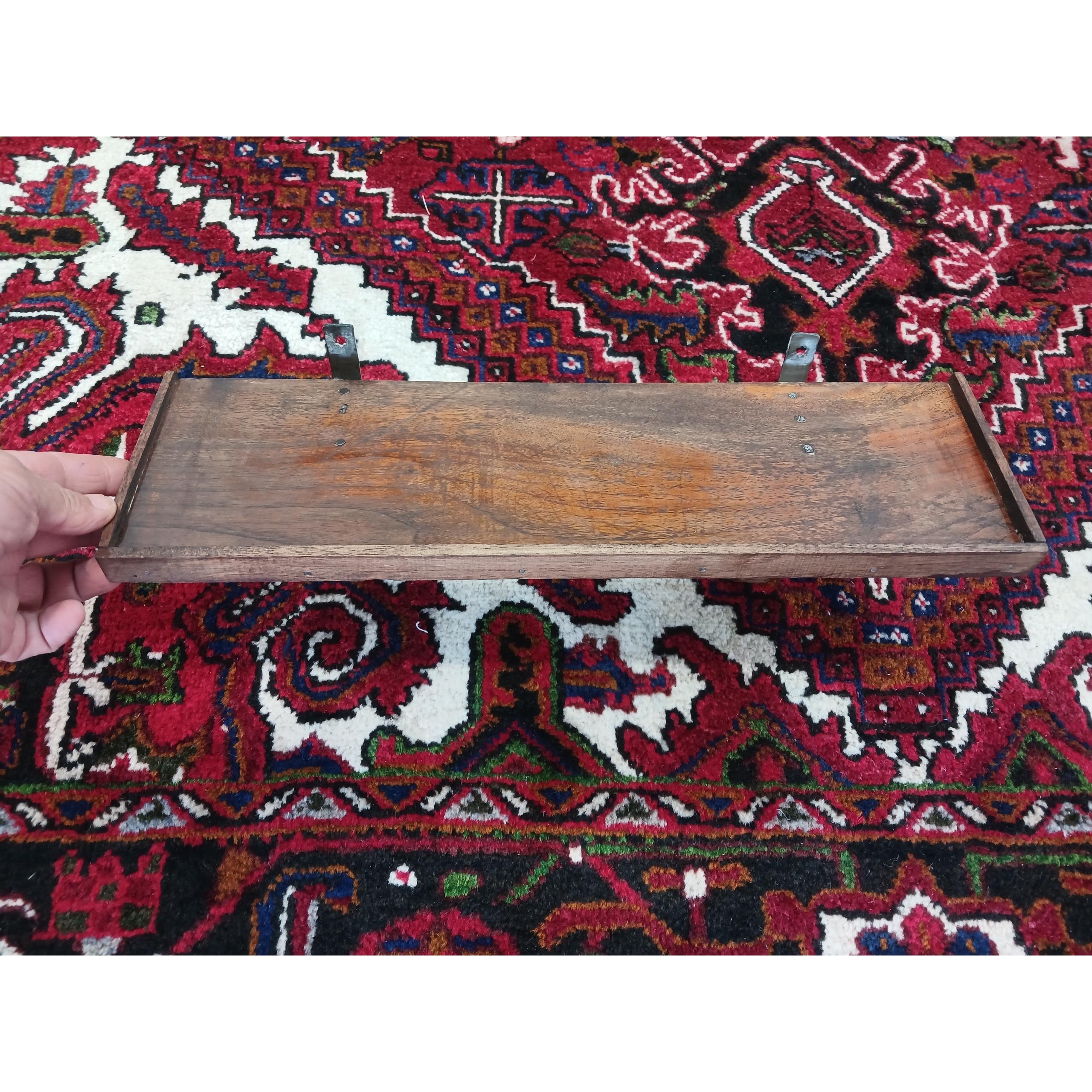 طاقچه چوبی قدیمی