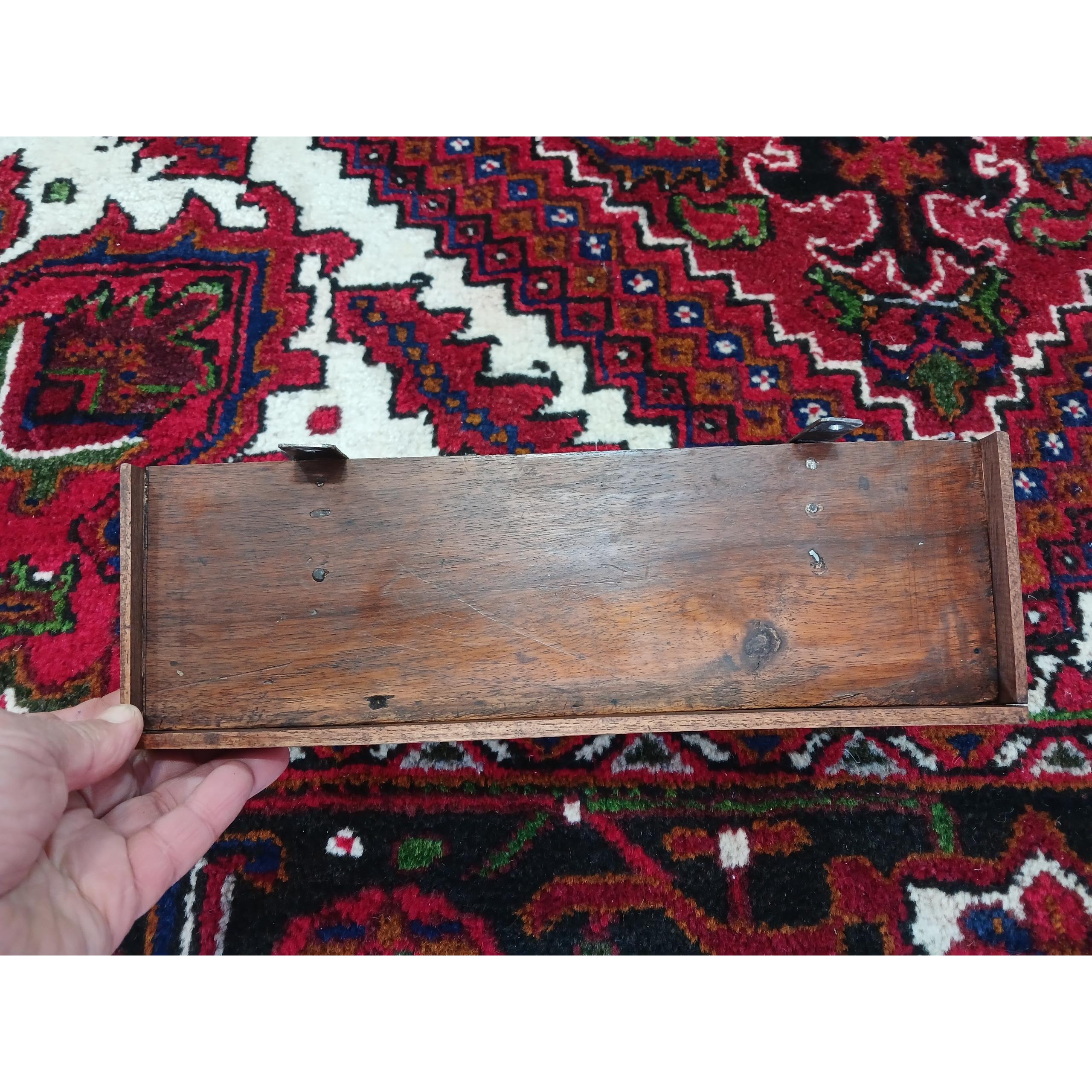 طاقچه چوبی قدیمی