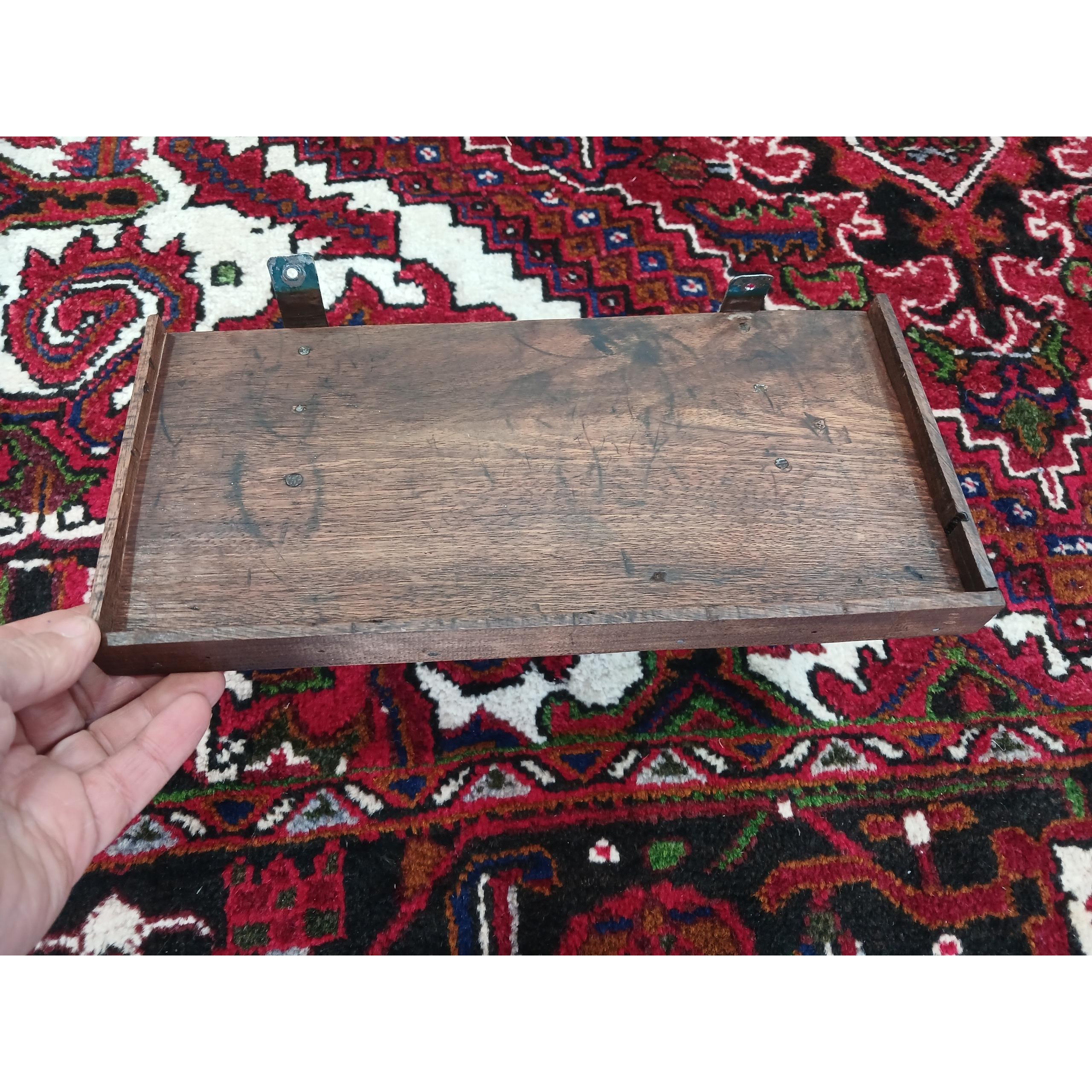 طاقچه چوبی قدیمی
